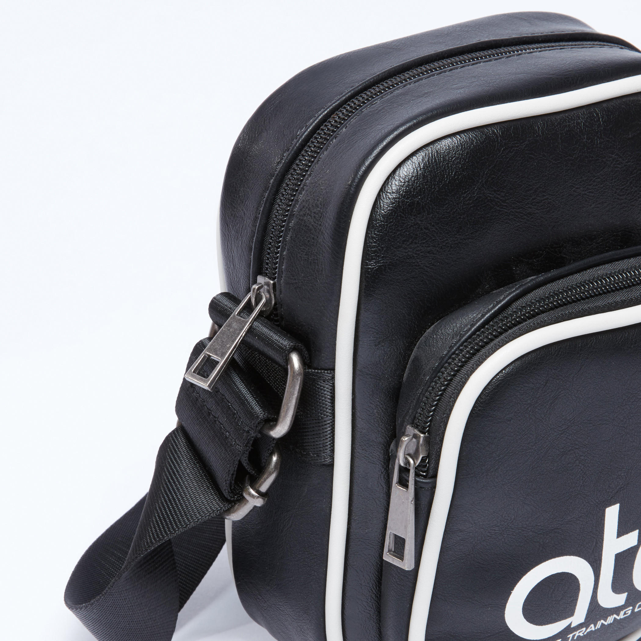 حقيبة كروس بودي بسحاب إغلاق وحمّالة قابل للتعديل وطبعات-men-bags-image-4