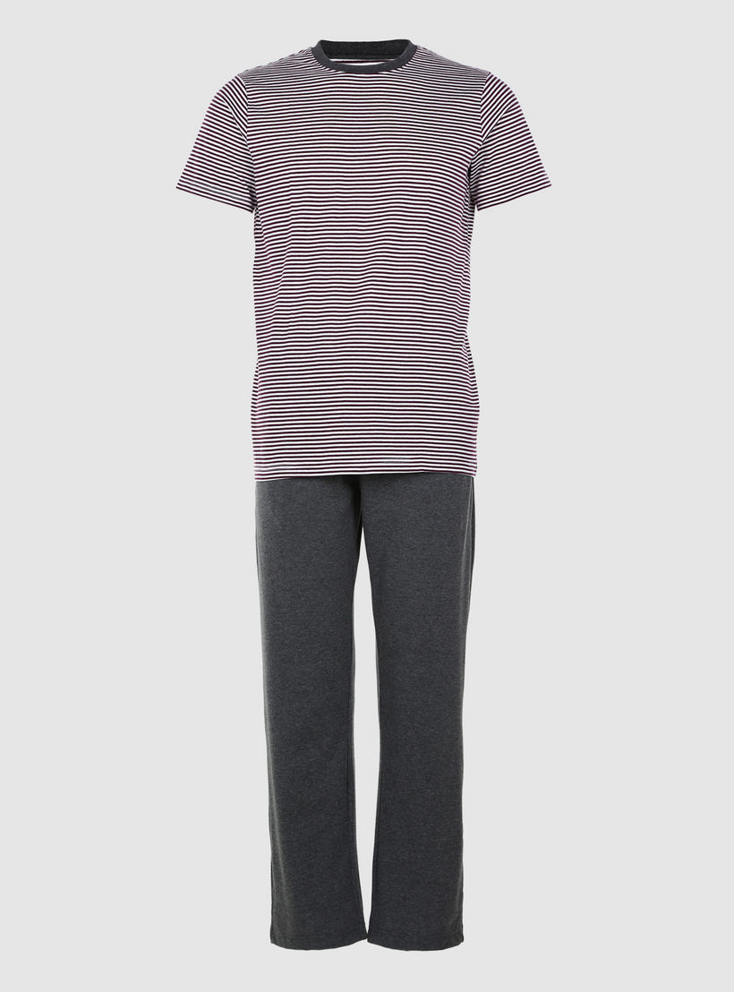 طقم بنطال بيجاما وتيشيرت مقلّم-men-clothing-nightwear-sets-image-5