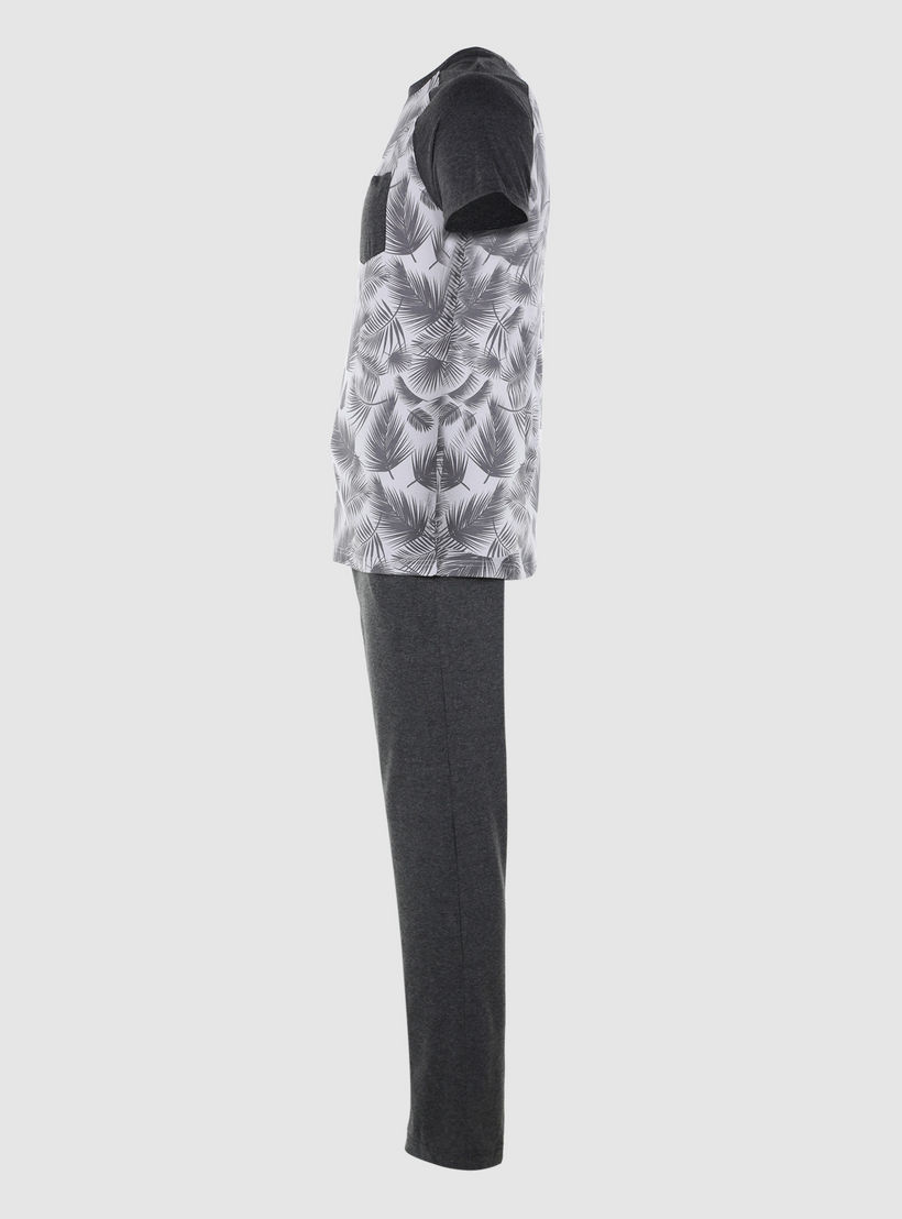 طقم بنطال بيجاما وتيشيرت بطبعات-men-clothing-nightwear-sets-image-3