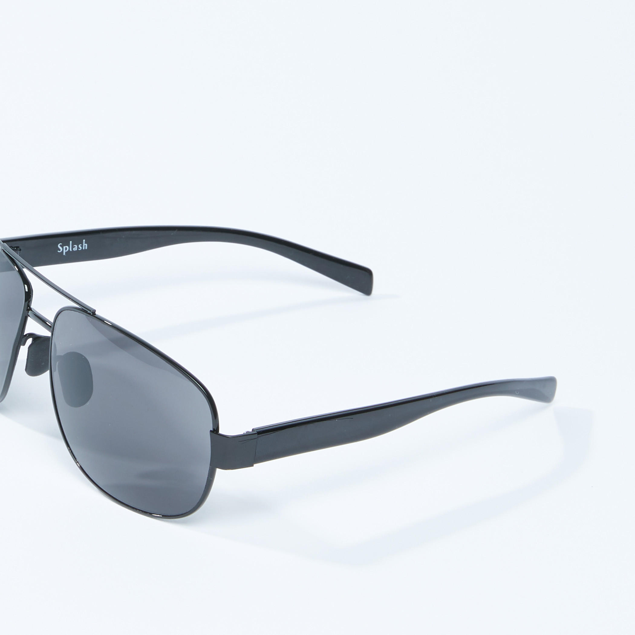 نظّارة شمسية بتفاصيل ميتاليك من أفياتور-men-sunglasses-image-3