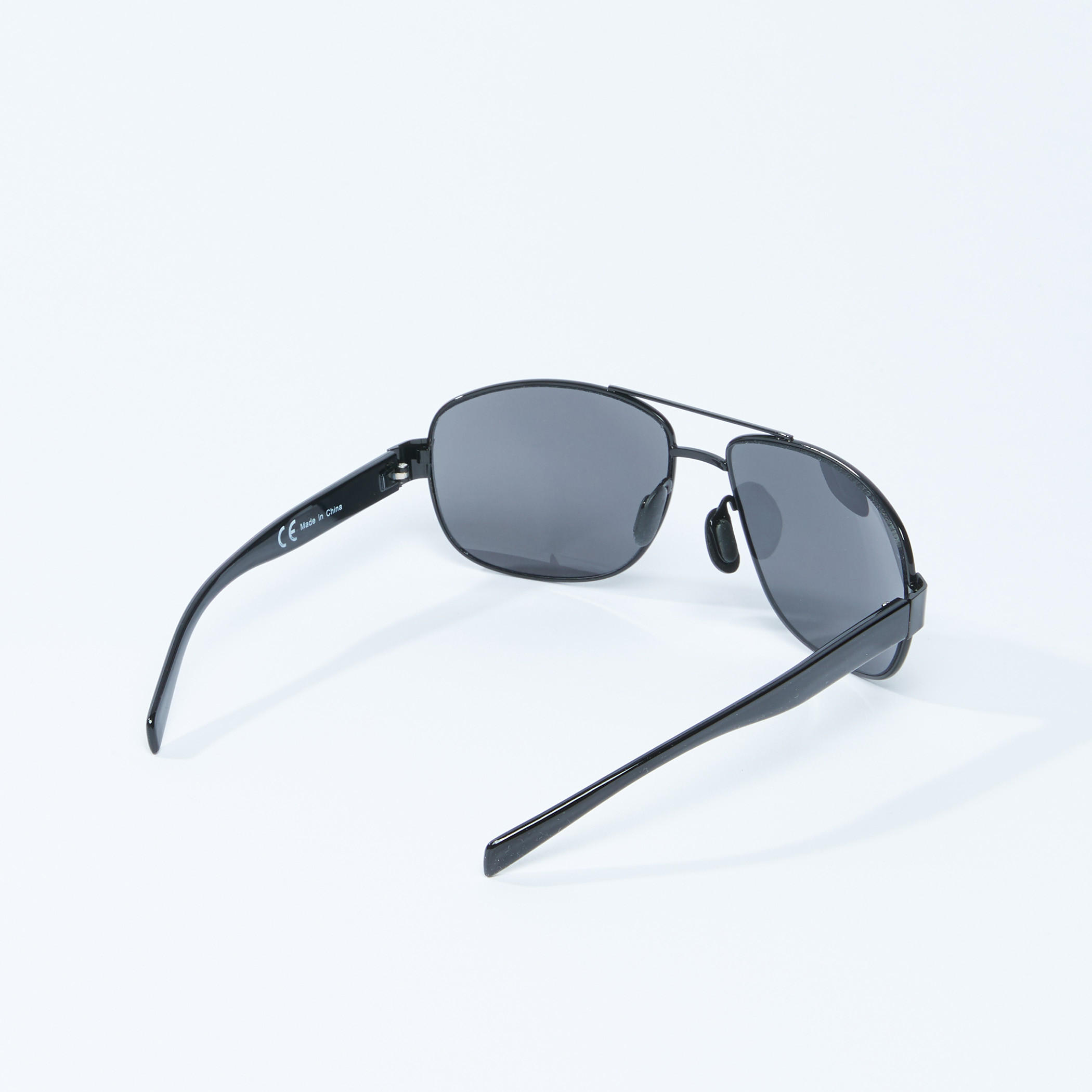 نظّارة شمسية بتفاصيل ميتاليك من أفياتور-men-sunglasses-image-1