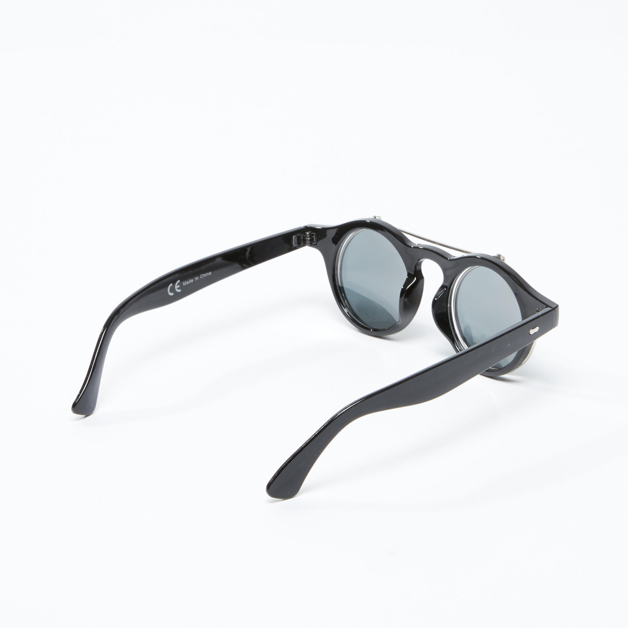 نظّارة شمسية بتصميم مستدير وإطار كامل-men-sunglasses-image-3