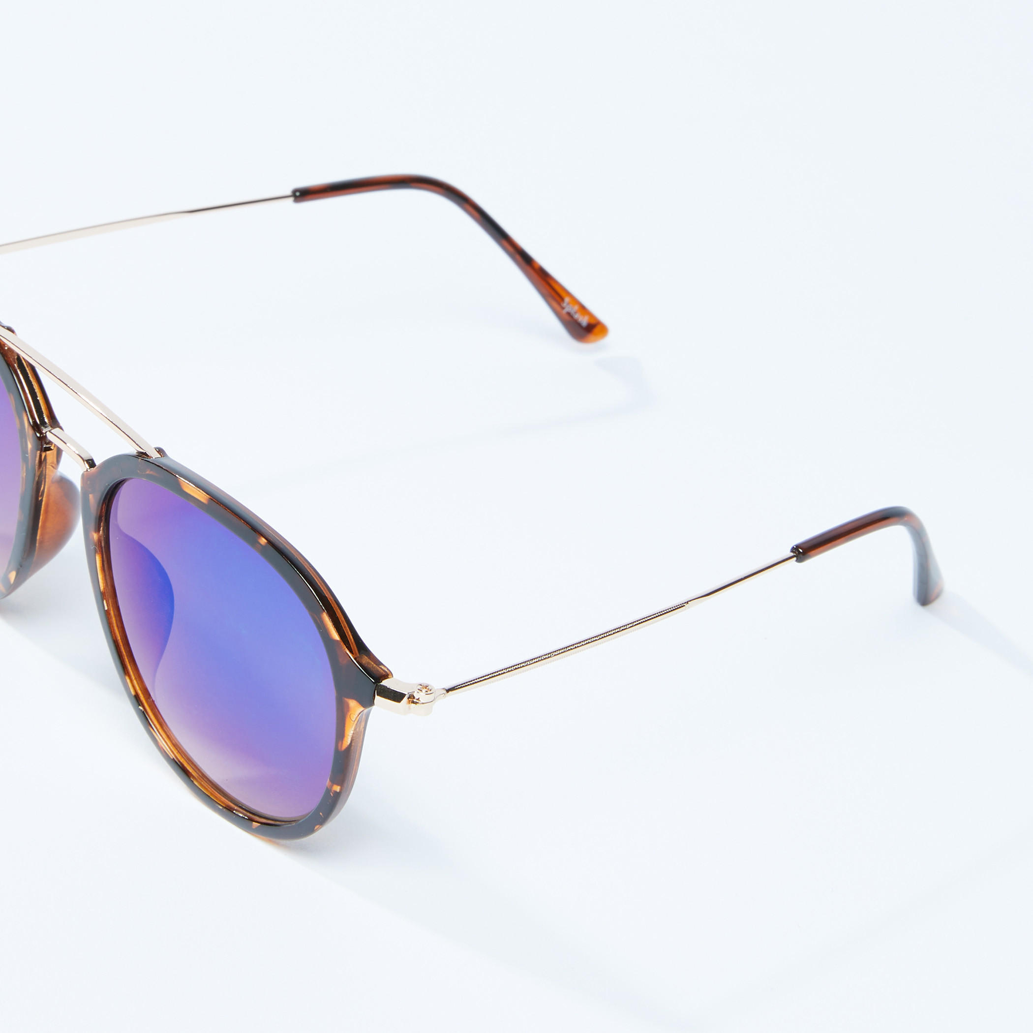 نظّارة شمسية بتصميم بيضاوي وإطار كامل وطبعات-men-sunglasses-image-3