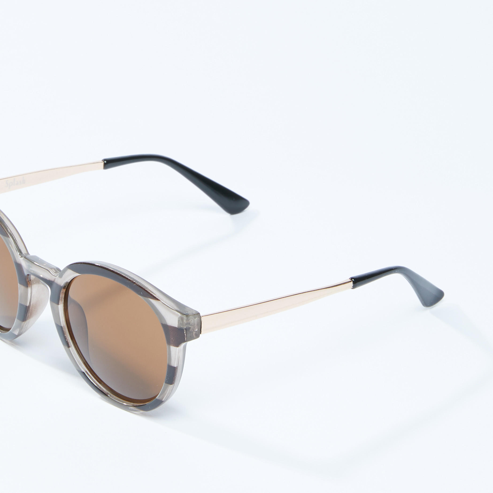 نظّارة شمسية بتصميم بيضاوي وإطار كامل وطبعات-men-sunglasses-image-2
