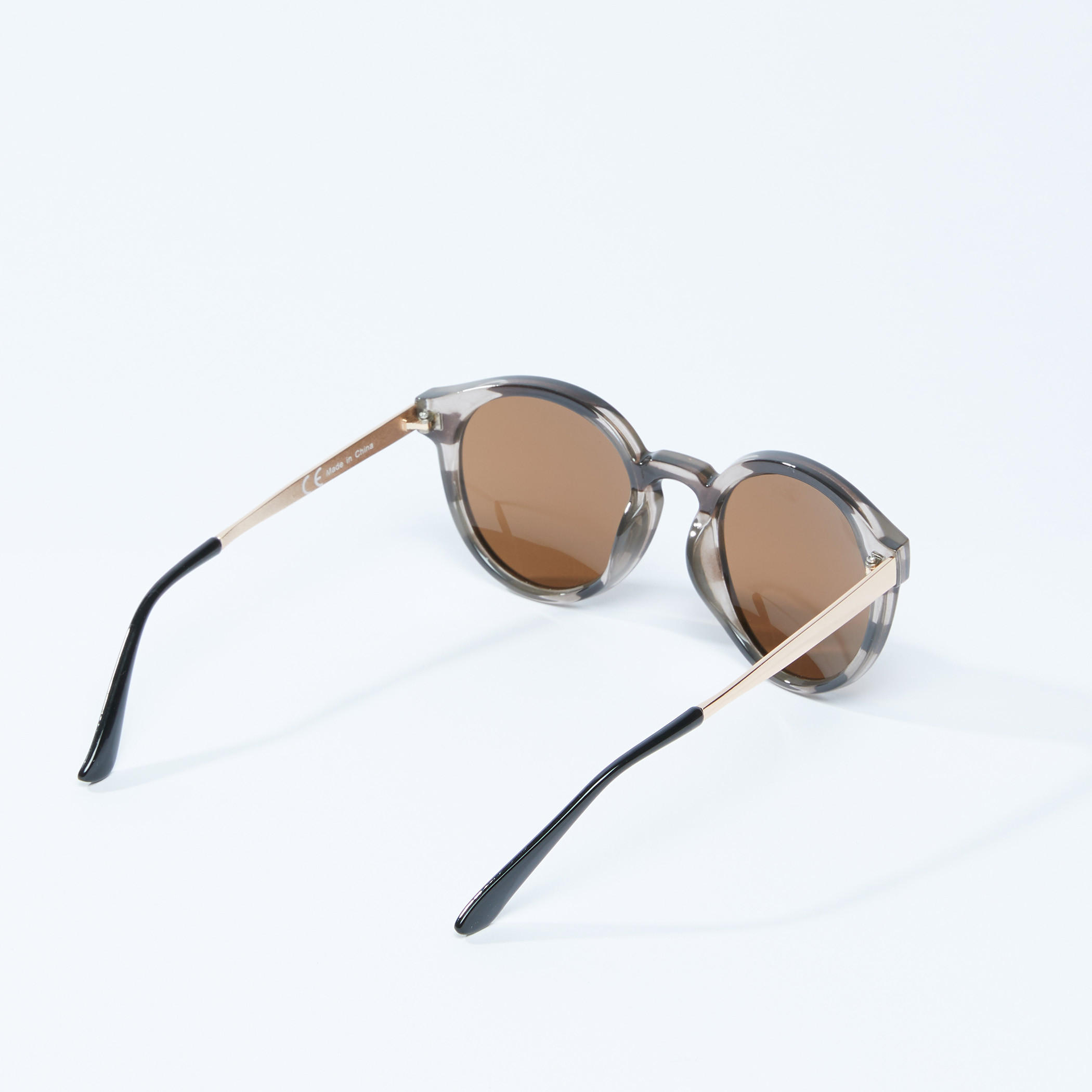 نظّارة شمسية بتصميم بيضاوي وإطار كامل وطبعات-men-sunglasses-image-4