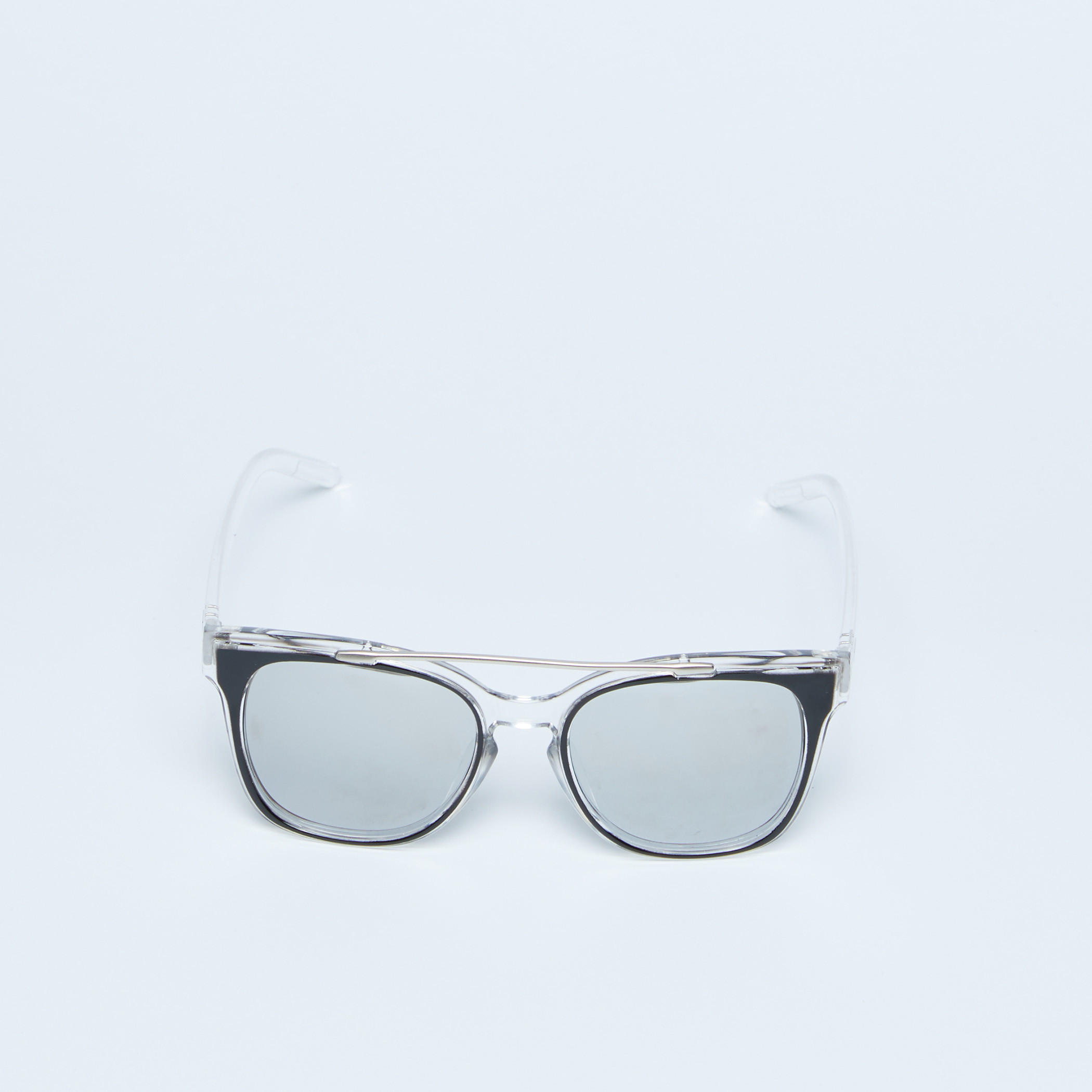 نظّارة شمسية بإطار شفاف من وايفرير-men-sunglasses-image-3