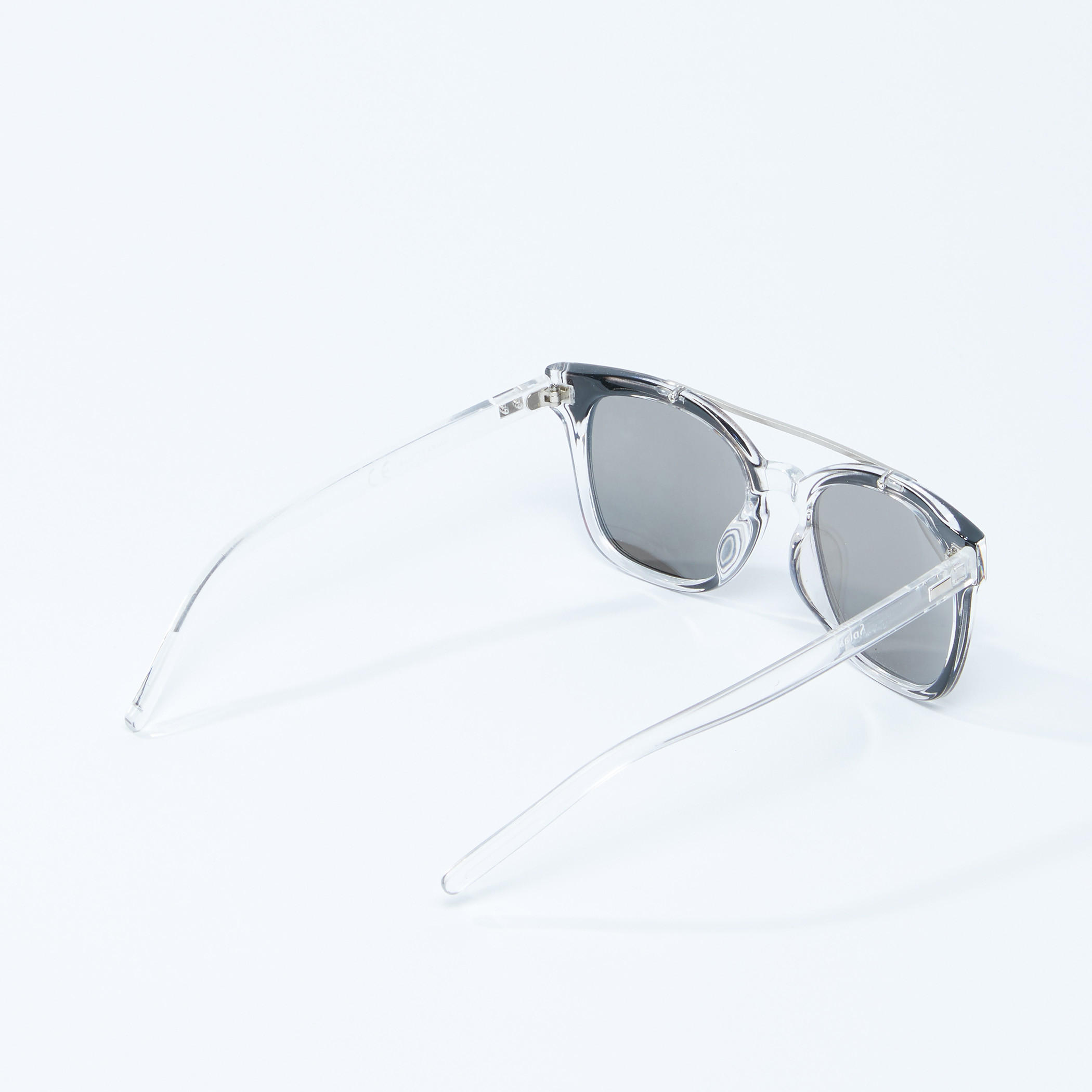 نظّارة شمسية بإطار شفاف من وايفرير-men-sunglasses-image-4