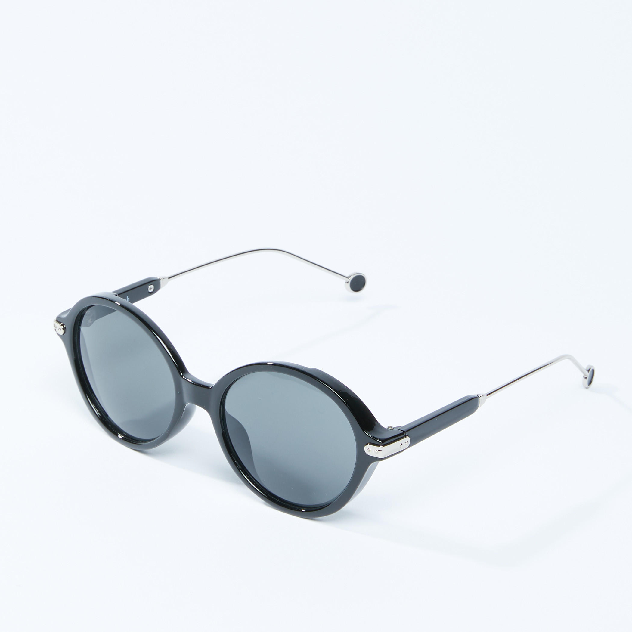 نظّارة شمسية بتصميم مستدير وإطار كامل-men-sunglasses-image-4