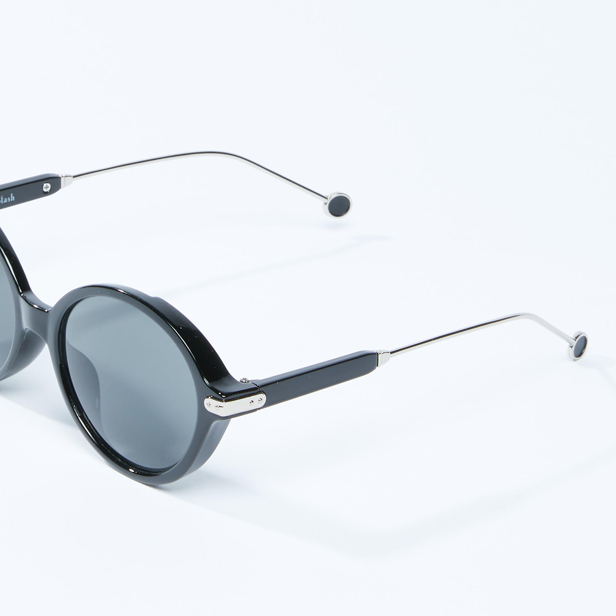نظّارة شمسية بتصميم مستدير وإطار كامل-men-sunglasses-image-3