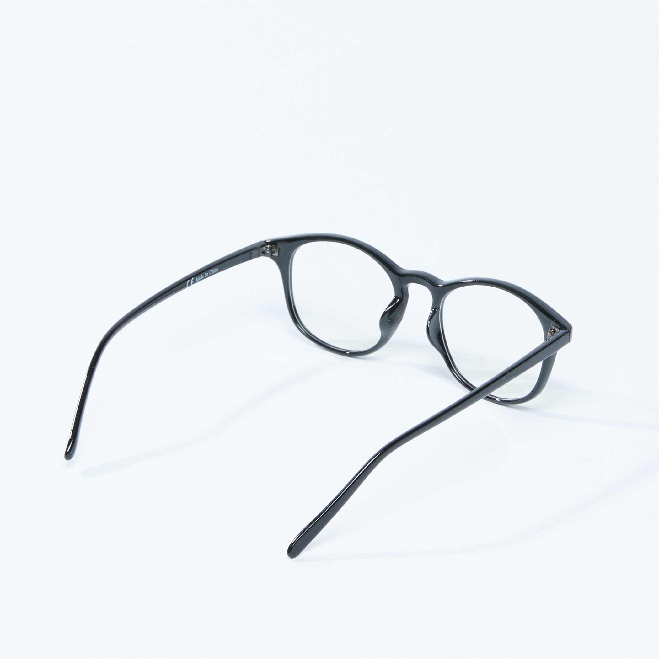 نظّارة شمسية بتصميم بيضاوي وإطار كامل-men-sunglasses-image-1