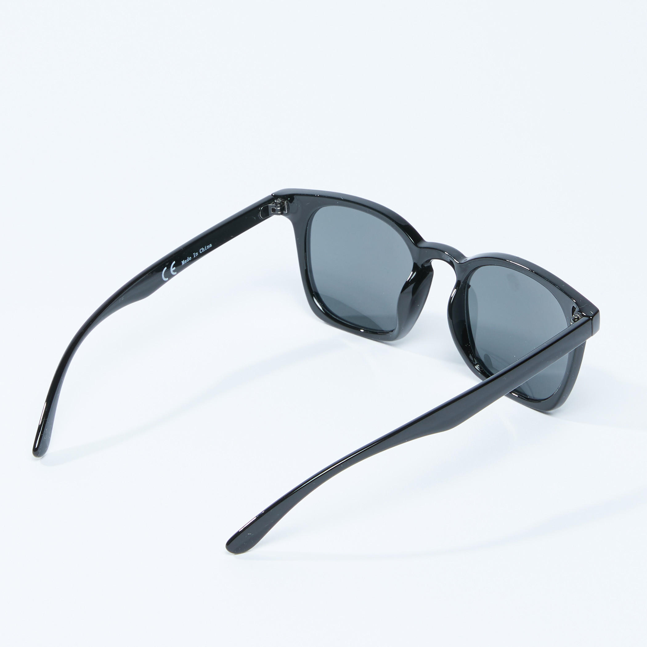 Wayfarer Sunglasses with Full Rim-men-sunglasses-image-4