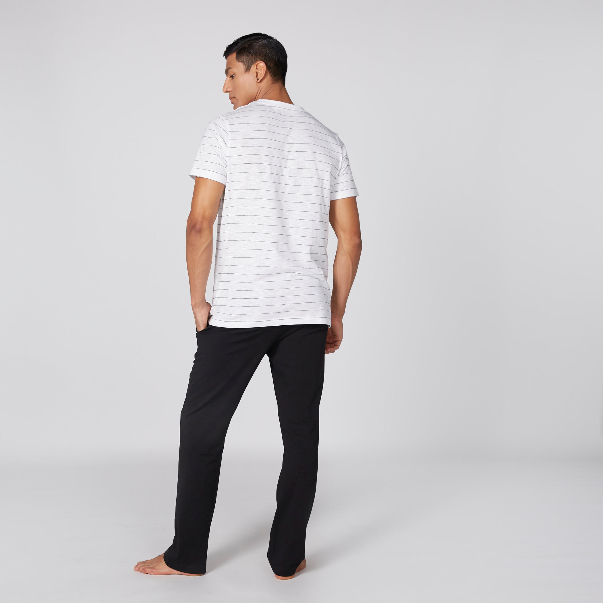 طقم بنطال بيجاما وتيشيرت مقلّم-men-clothing-nightwear-sets-image-1