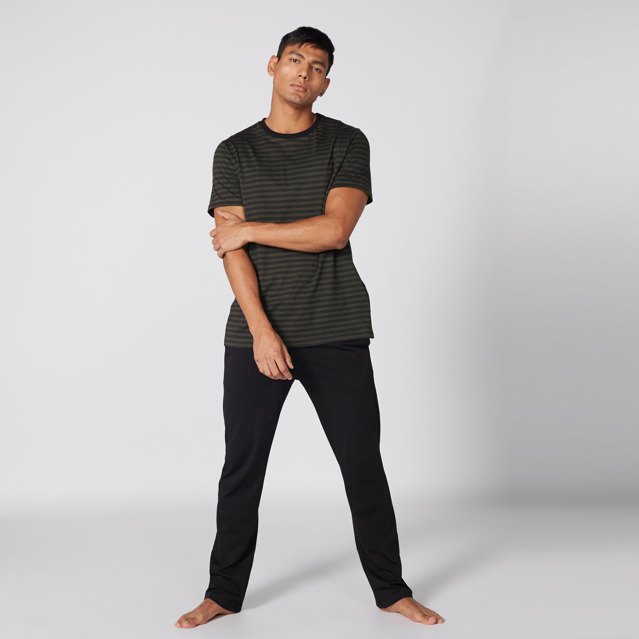 تيشيرت مقلم بياقة مستديرة وأكمام قصيرة-men-clothing-nightwear-sets-image-3