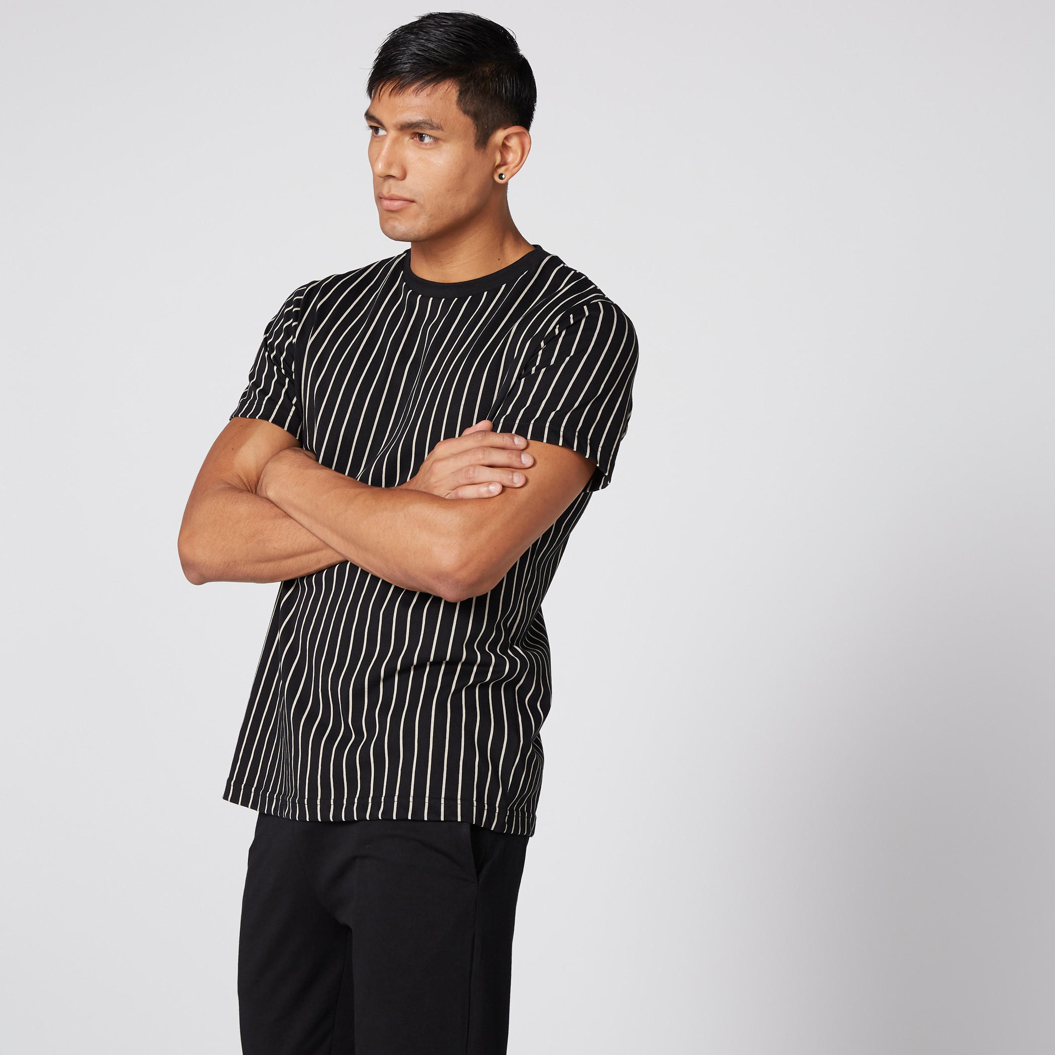 تيشيرت مقلّم بياقة مستديرة وأكمام قصيرة-men-clothing-nightwear-sets-image-2
