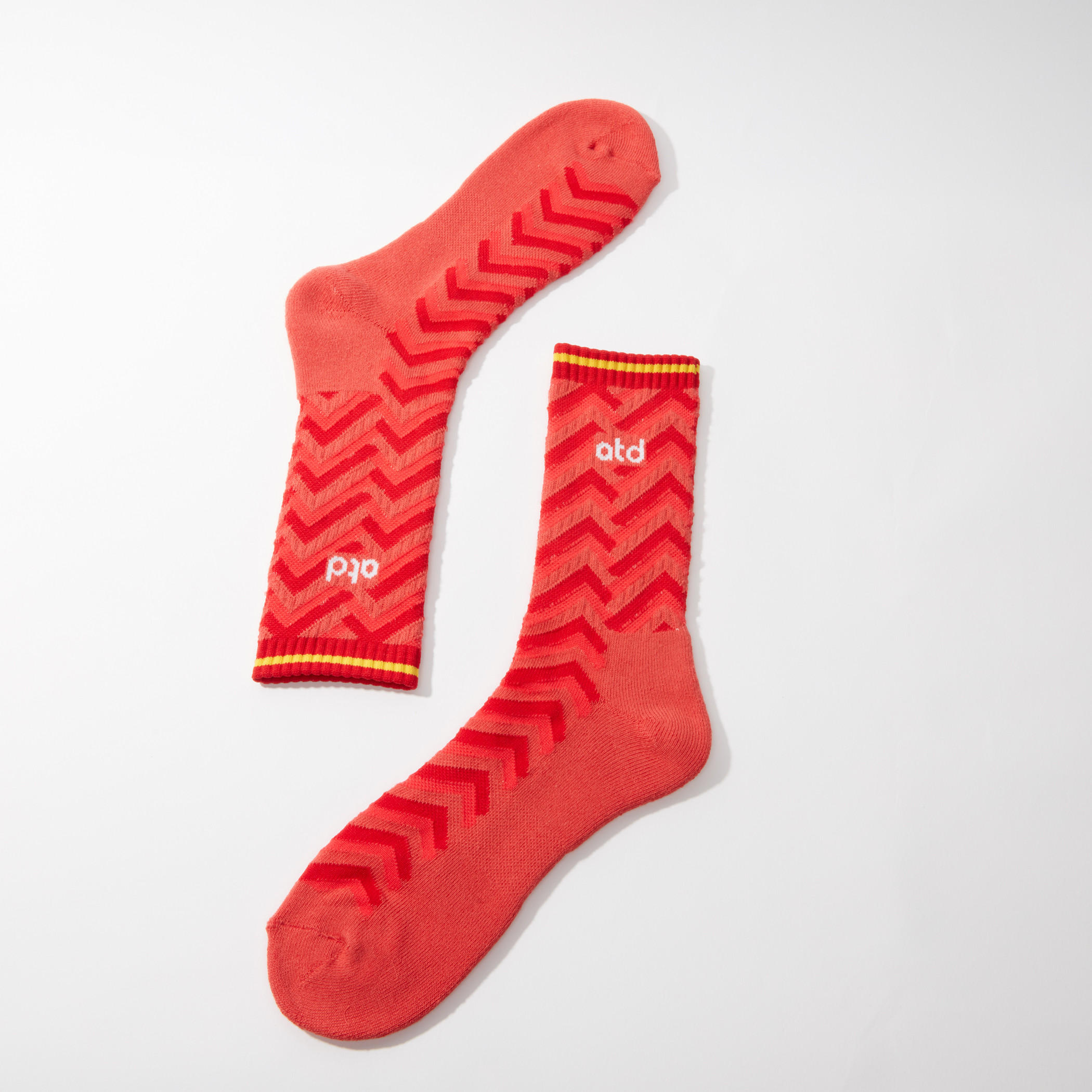 جوارب رياضية متوسطة الطول بارزة الملمس -men-socks-image-3