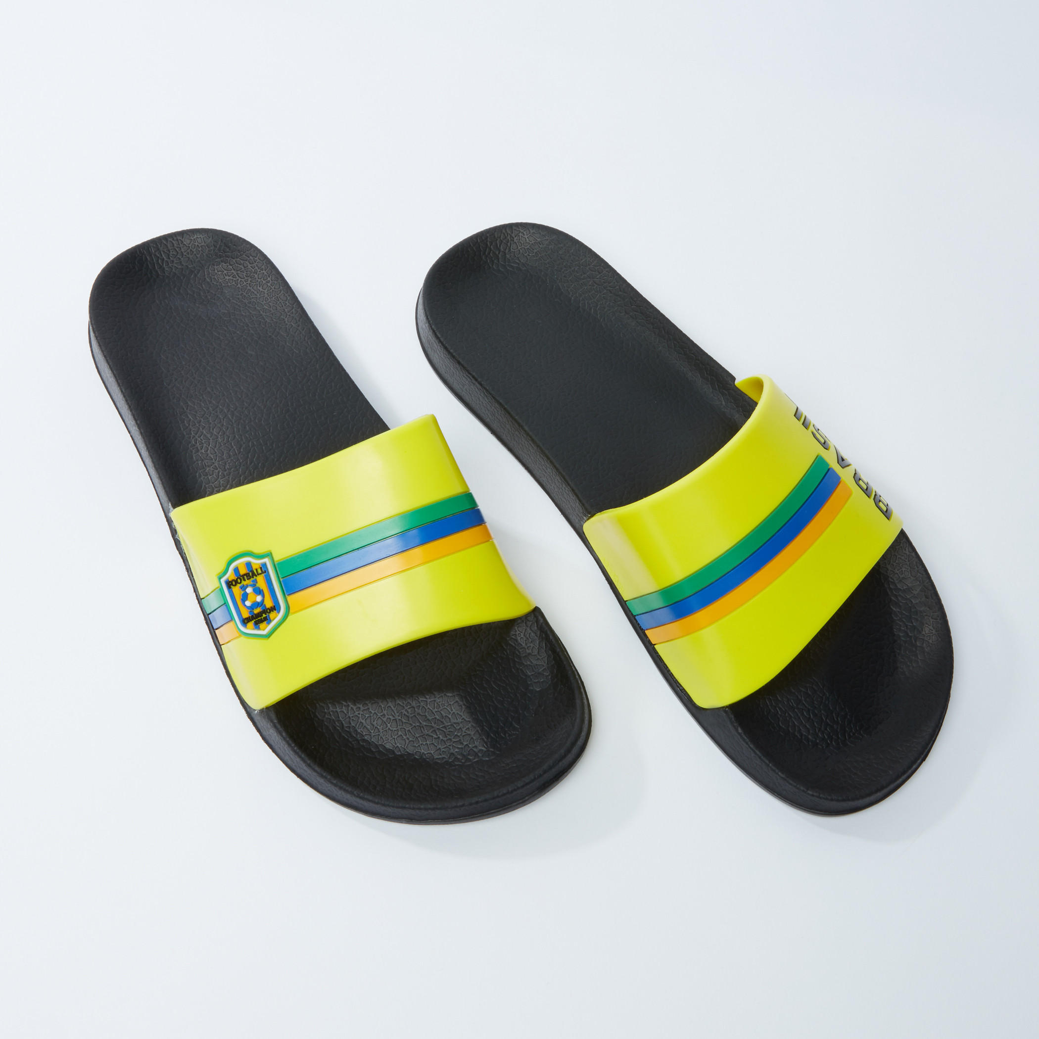 حذاء خفيف بارز الملمس بتزيينات البرازيل-men-shoes-flipflopsandslides-image-1