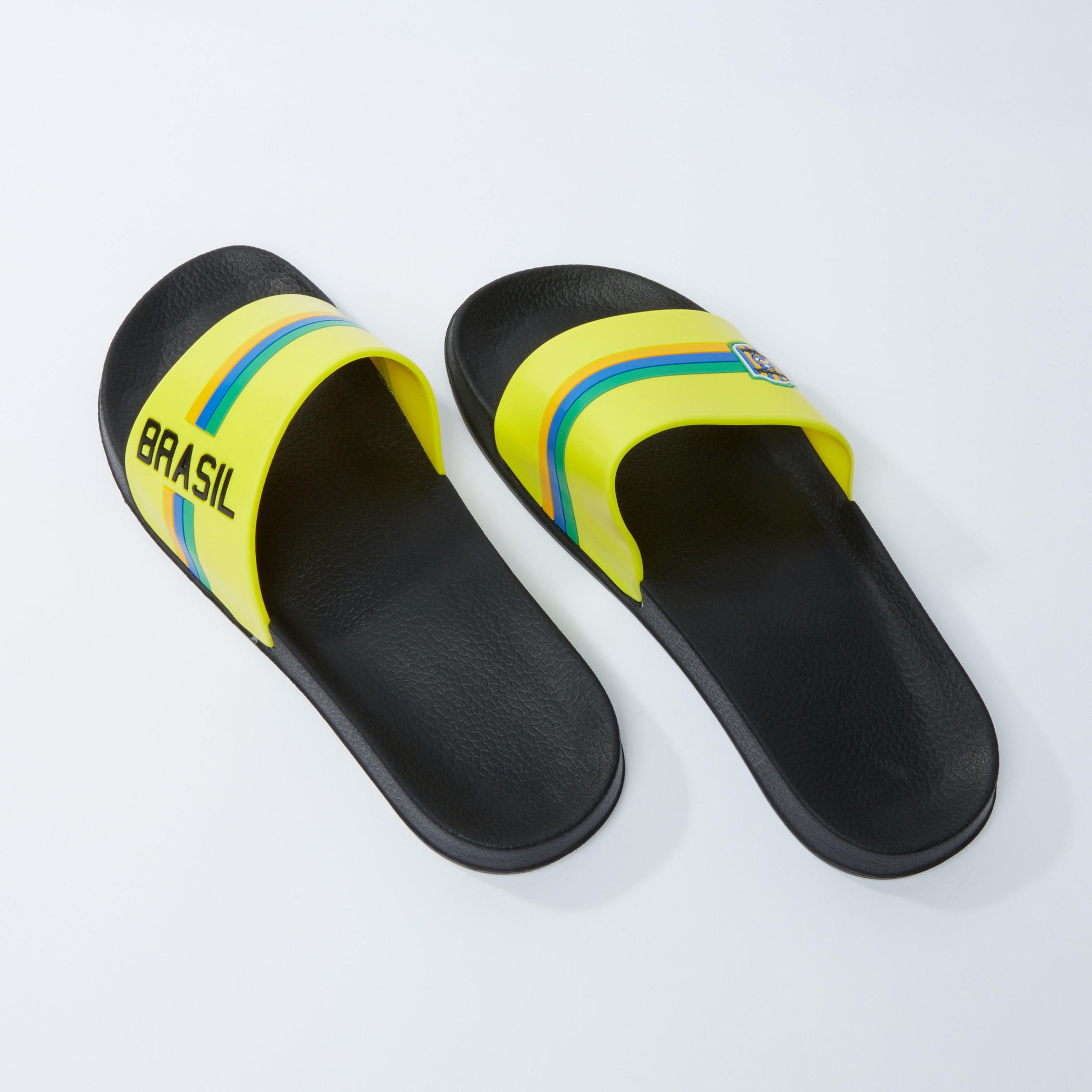 حذاء خفيف بارز الملمس بتزيينات البرازيل-men-shoes-flipflopsandslides-image-2