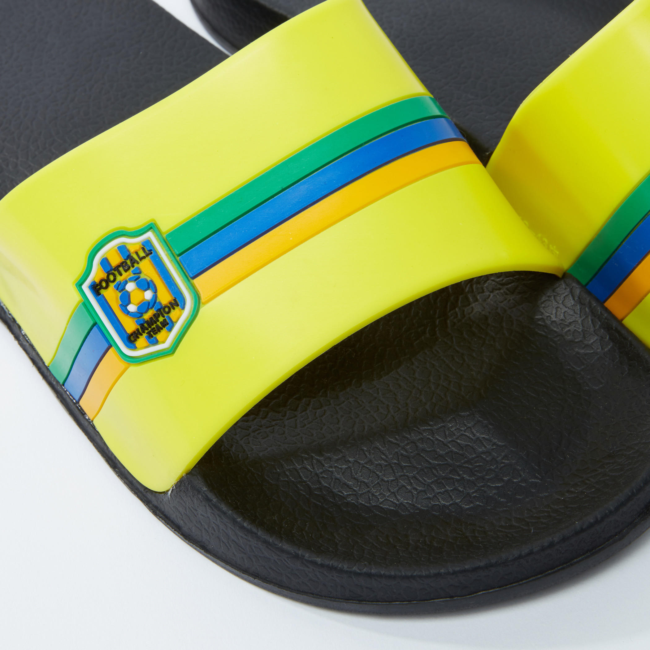 حذاء خفيف بارز الملمس بتزيينات البرازيل-men-shoes-flipflopsandslides-image-3