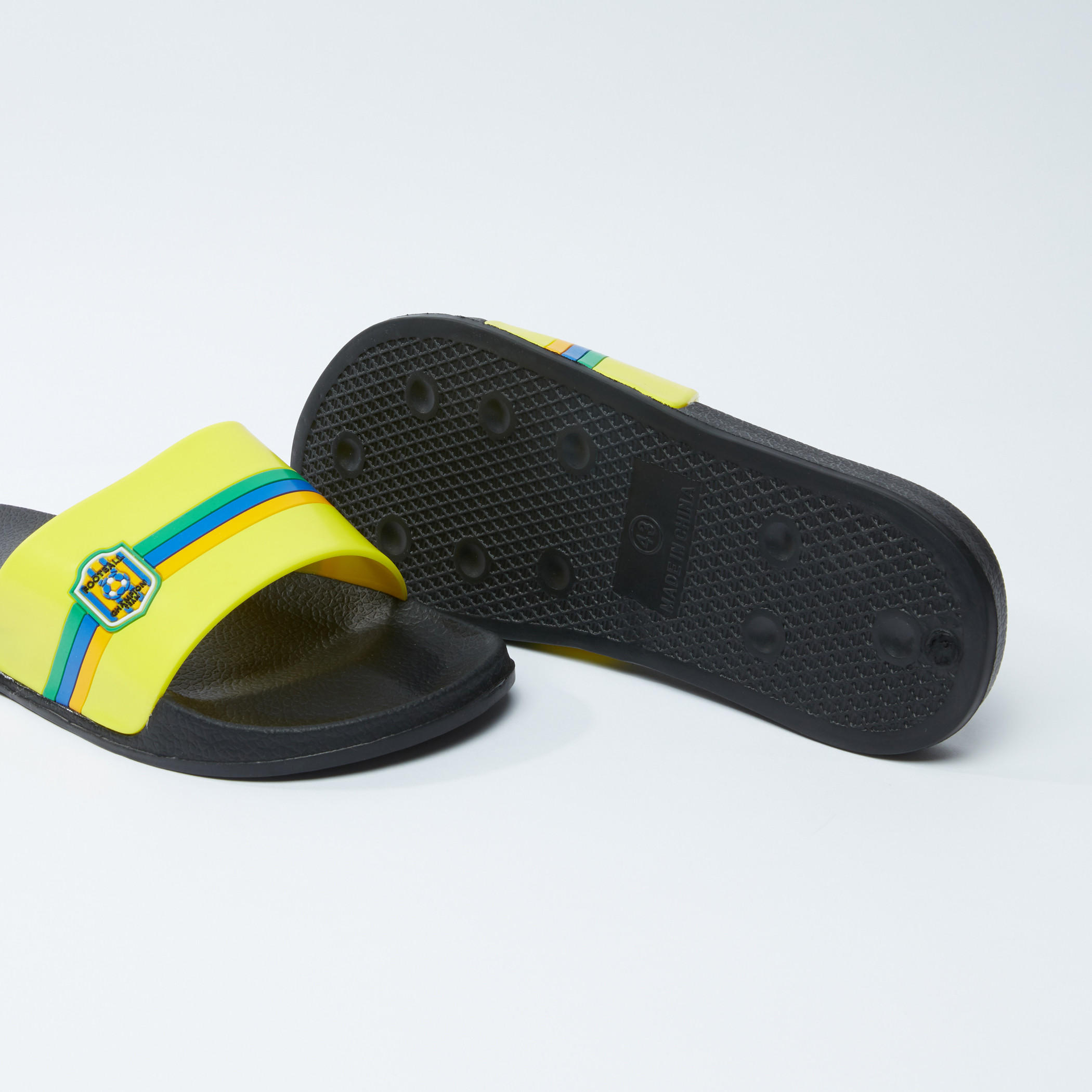حذاء خفيف بارز الملمس بتزيينات البرازيل-men-shoes-flipflopsandslides-image-4