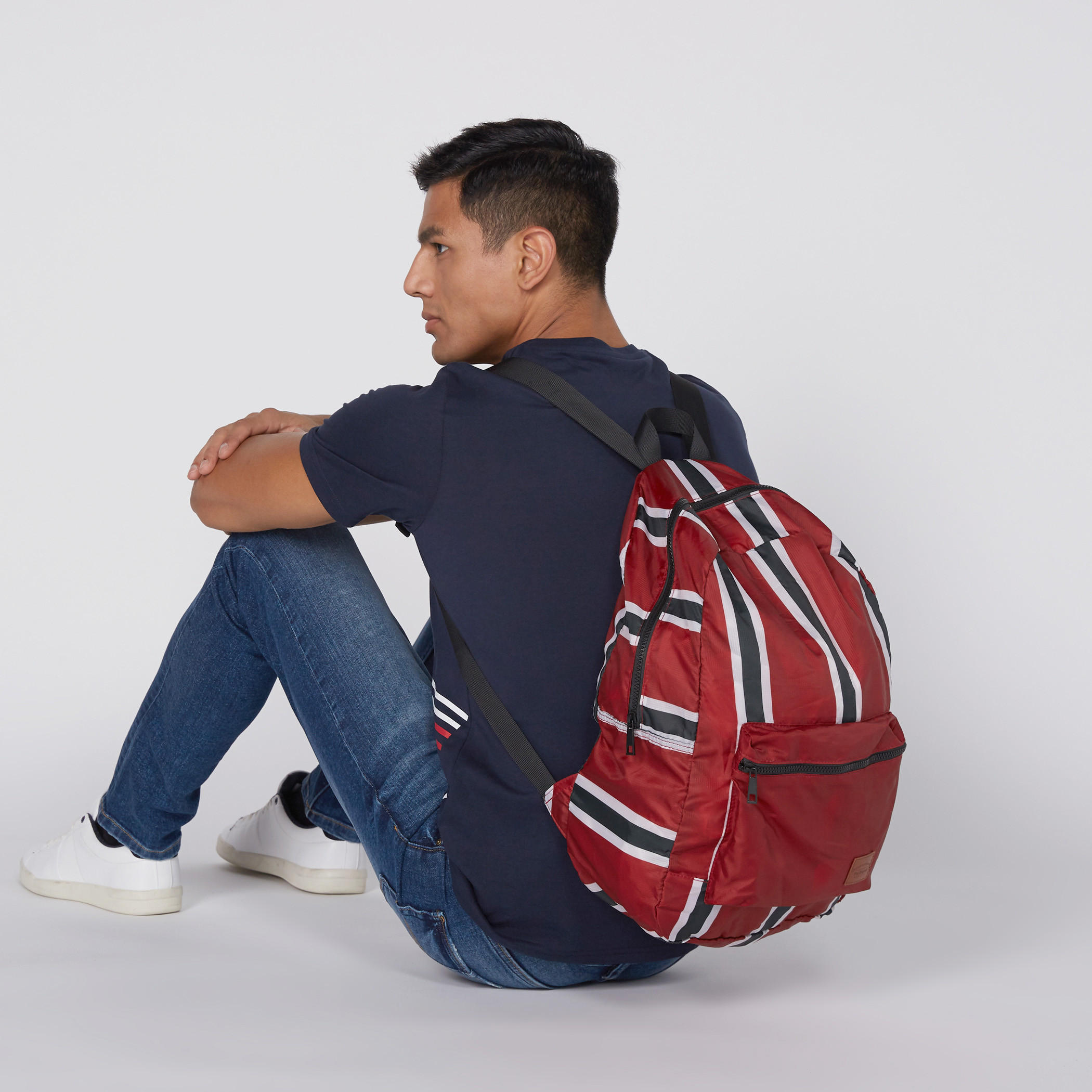 حقيبة ظهر مقلمة بسحاب إغلاق وحمالات كتف قابلة للتعديل-men-bags-image-5