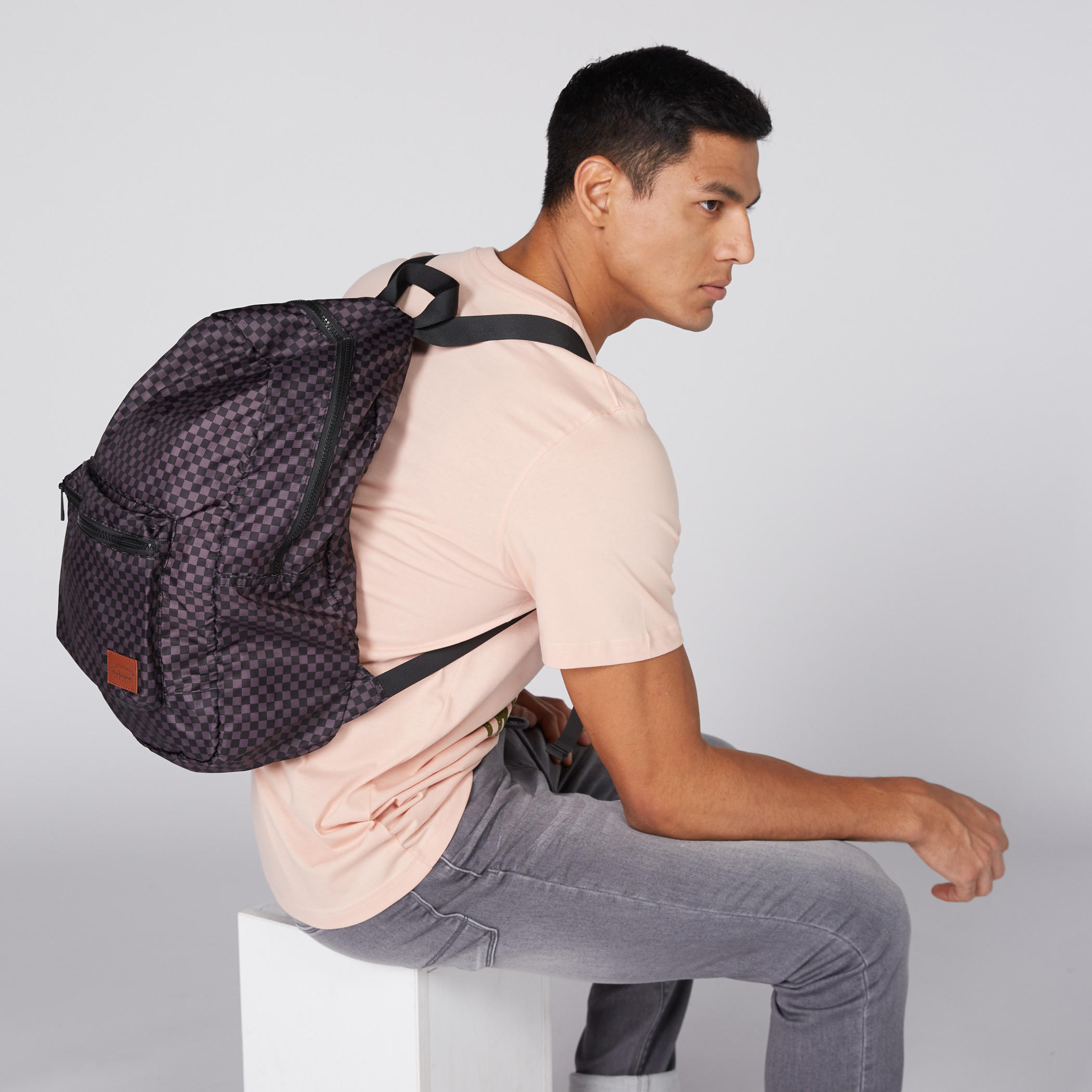 حقيبة ظهر كاروهات بسحاب إغلاق وحمالات قابلة للتعديل-men-bags-image-2
