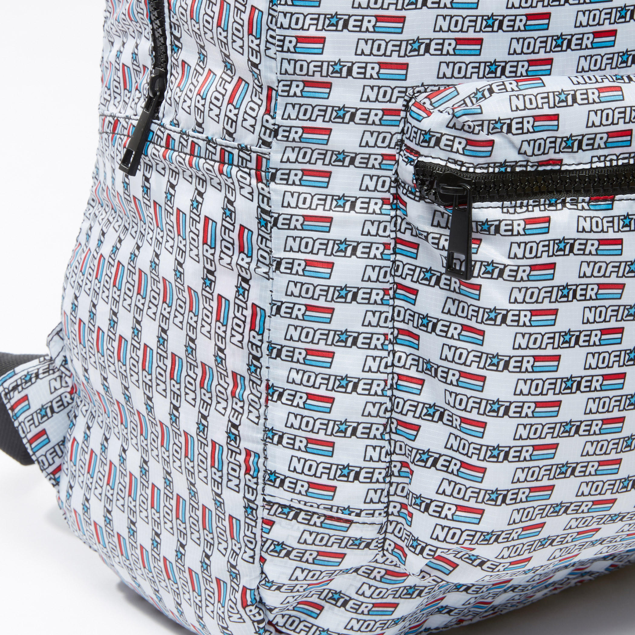 حقيبة ظهر بطبعات وسحاب إغلاق وحمالات قابلة للتعديل-men-bags-image-2
