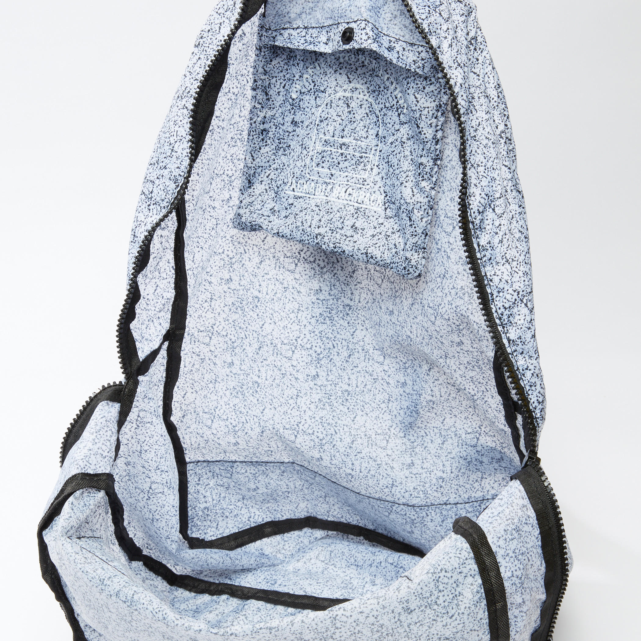 حقيبة ظهر بطبعات وسحاب إغلاق وحمالات قابلة للتعديل-men-bags-image-2