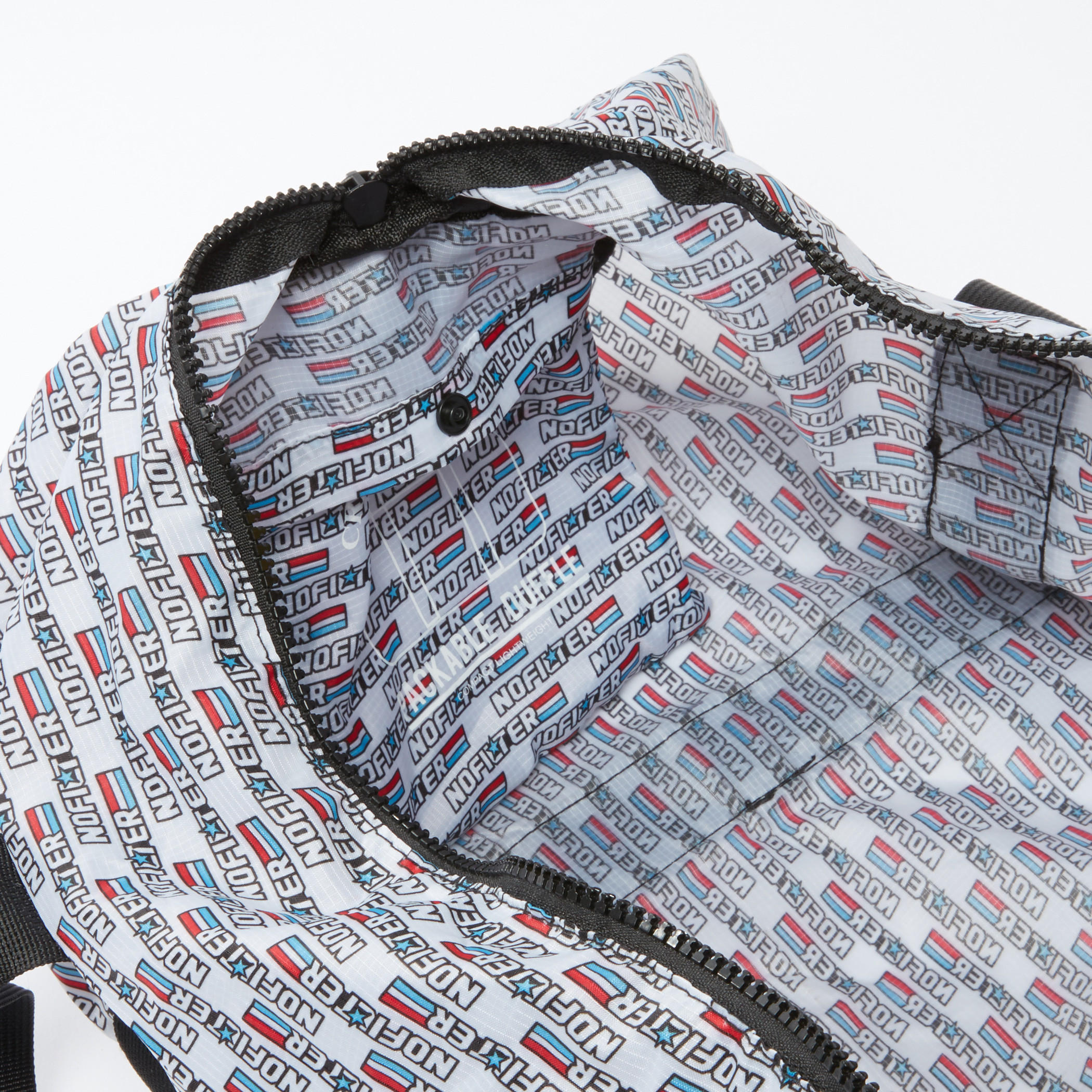 حقيبة دافل بسحاب إغلاق ومقابض مزدوجة وطبعات-men-bags-image-1