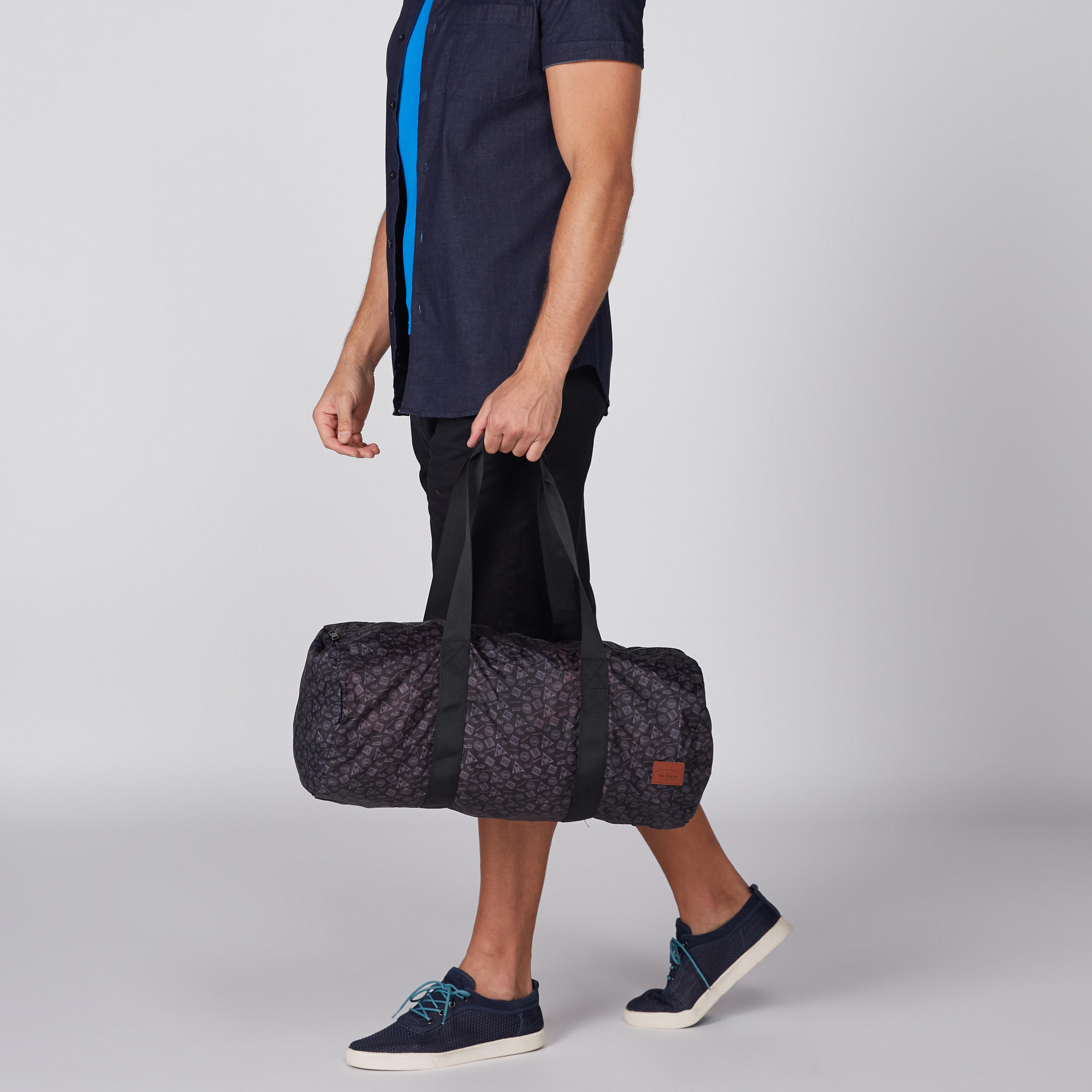 حقيبة دافل بطبعات وسحاب إغلاق ومقابض-men-bags-image-4