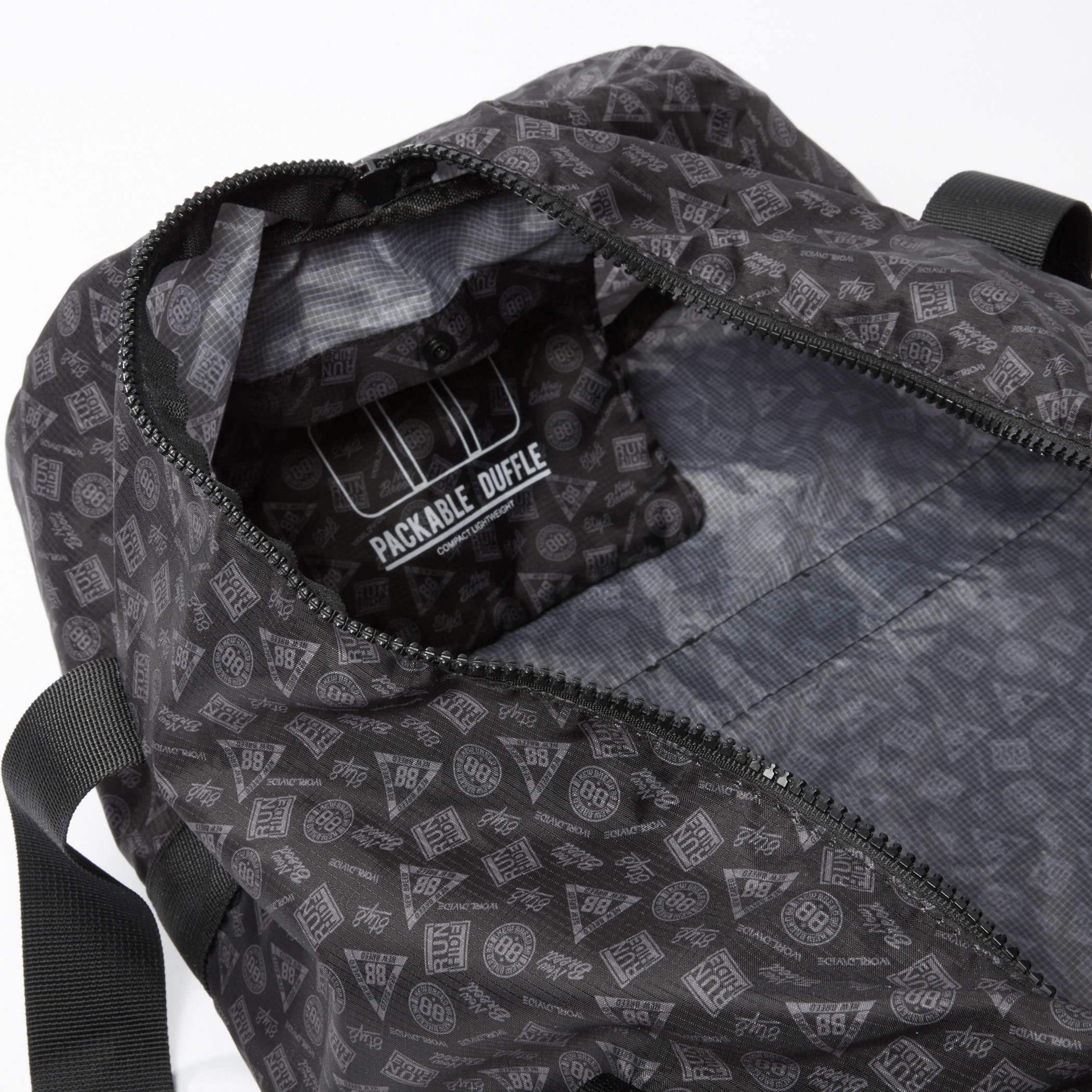 حقيبة دافل بطبعات وسحاب إغلاق ومقابض-men-bags-image-1