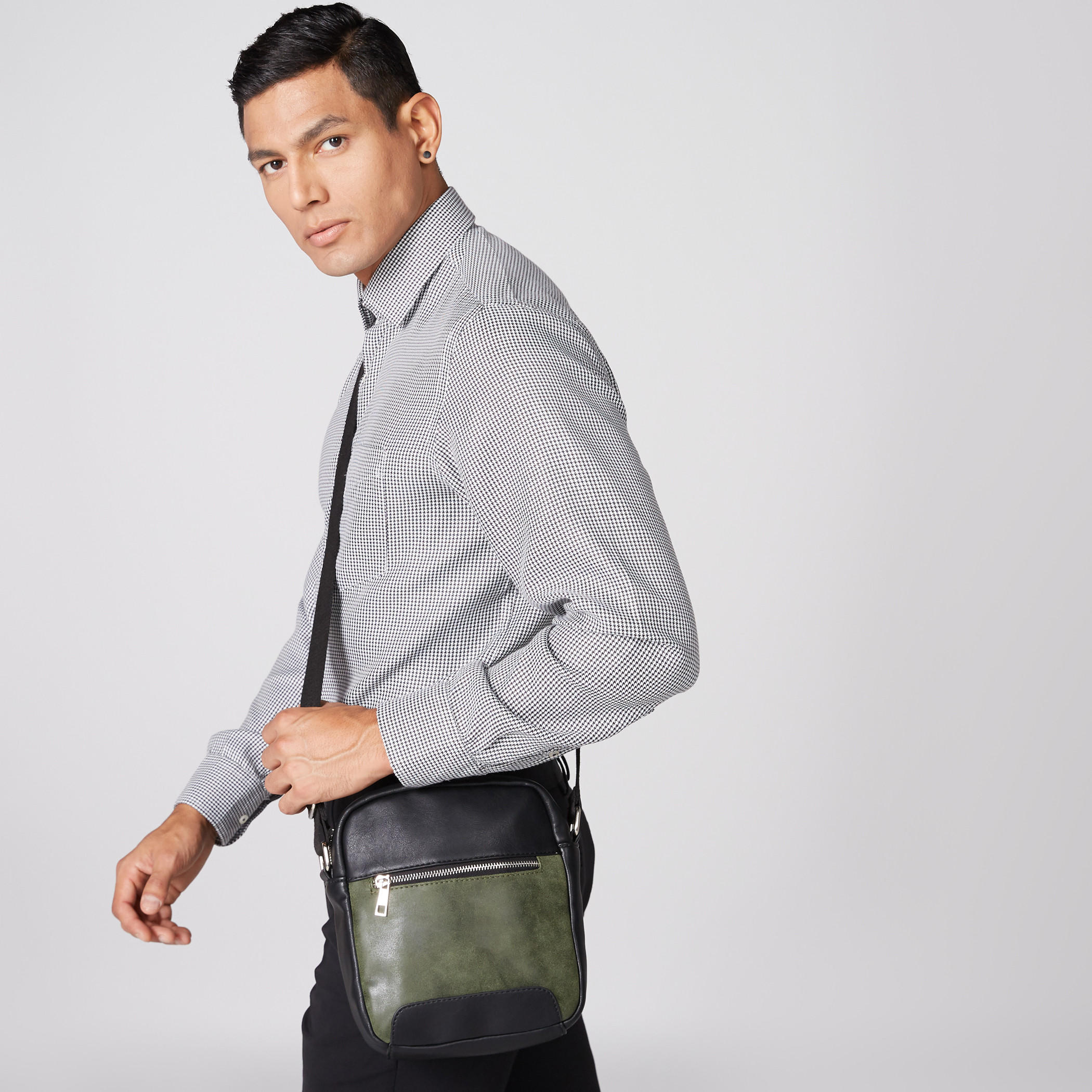 حقيبة ماسنجر بسحّاب إغلاق وحمالات قابلة للتعديل-men-bags-image-2