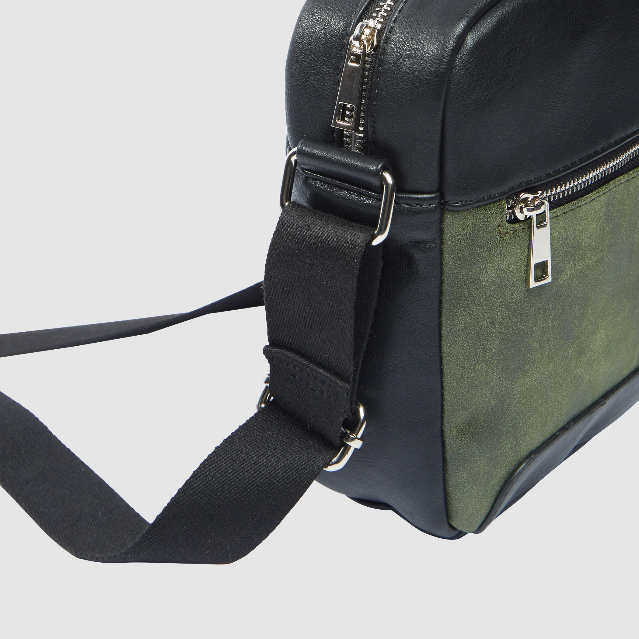 حقيبة ماسنجر بسحّاب إغلاق وحمالات قابلة للتعديل-men-bags-image-4