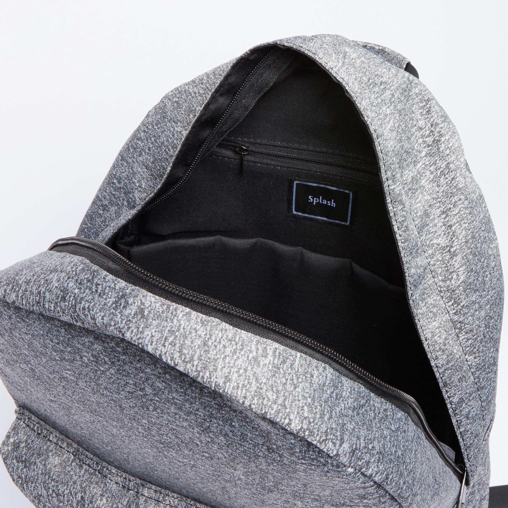 حقيبة ظهر بارزة الملمس بسحاب إغلاق وحمالات كتف قابلة للتعديل-men-bags-image-1