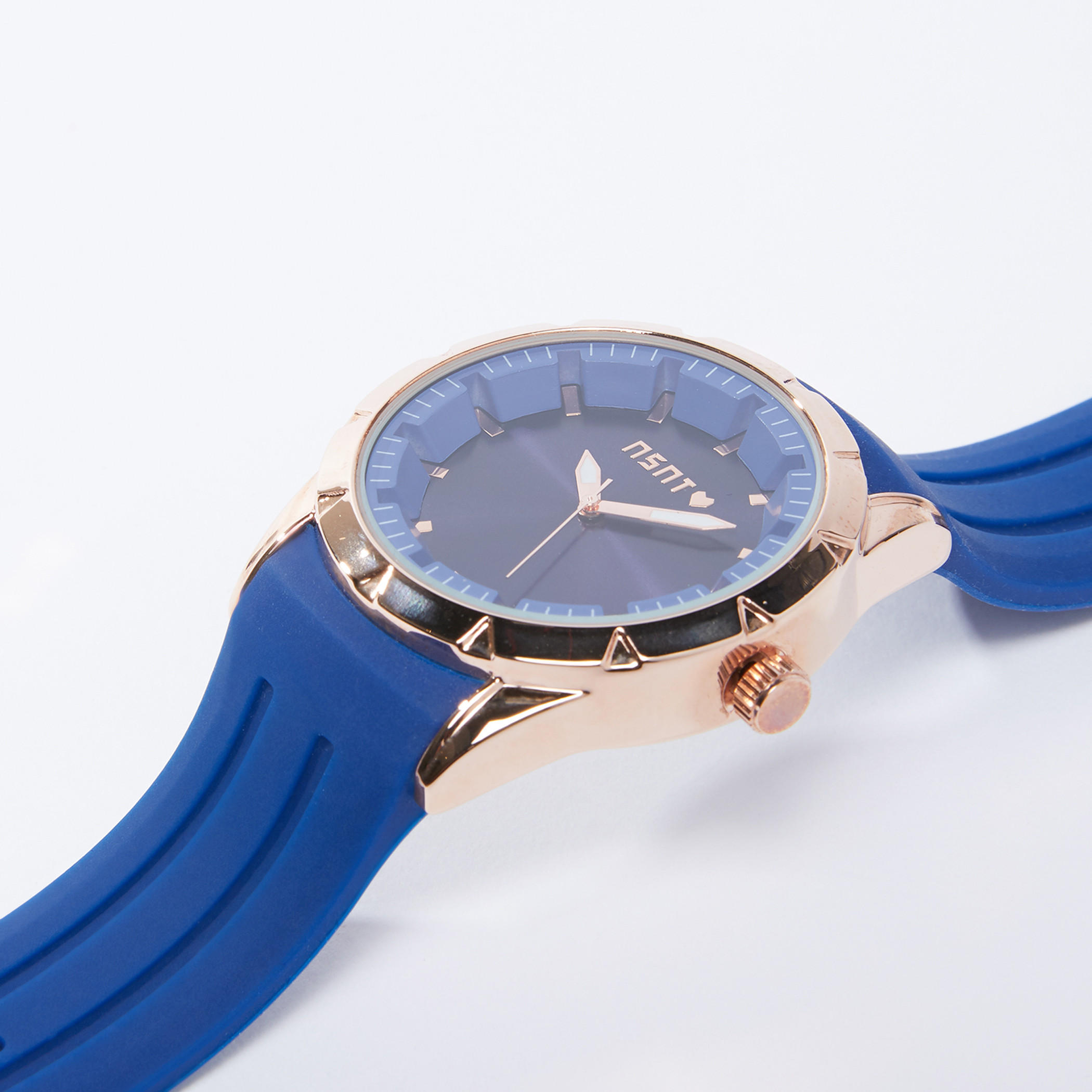 Round Wrist Watch with Textured Strap and Pin Buckle Closure-electronics-accessories-image-4