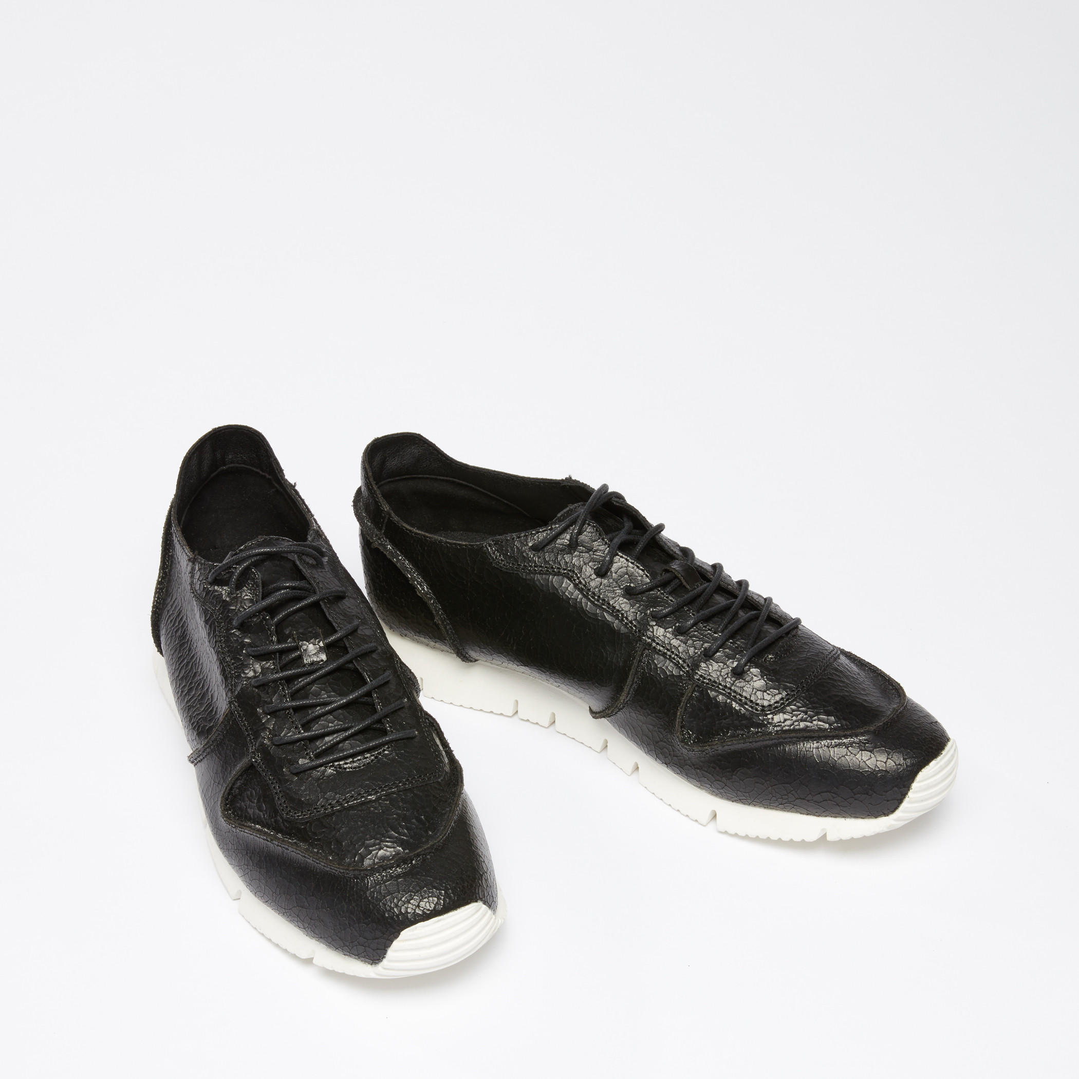 حذاء سنيكرز بارز الملمس برباط-men-shoes-loafersandmoccasins-image-2