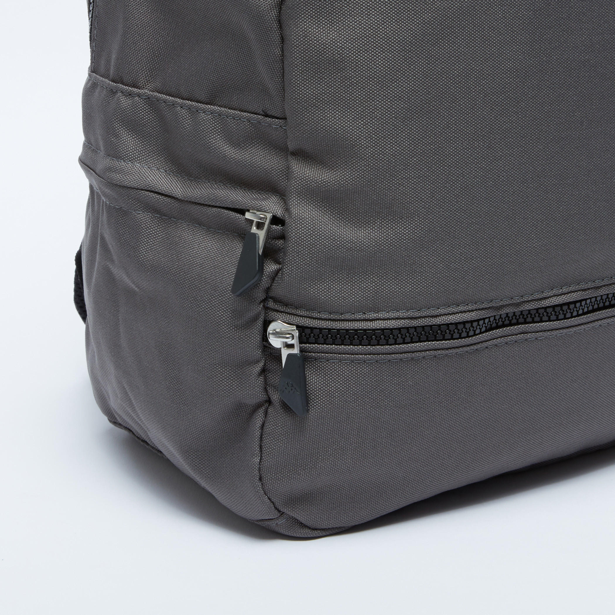 حقيبة ظهر بحمّالات قابلة للتعديل من كابا-men-bags-image-2