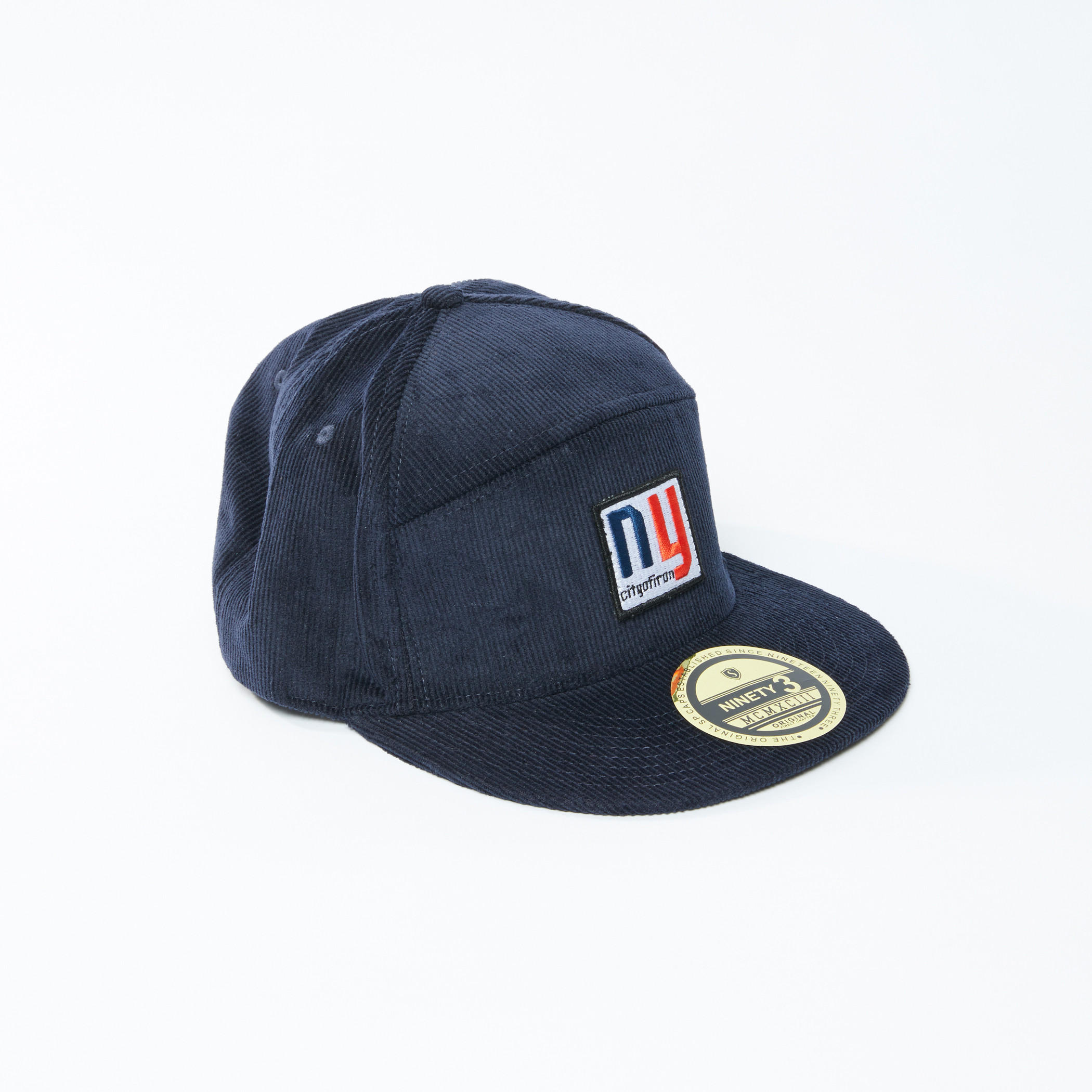 قبعة كاب مضلعة بزر إغلاق وتزيينات مطرزة-men-caps-image-1