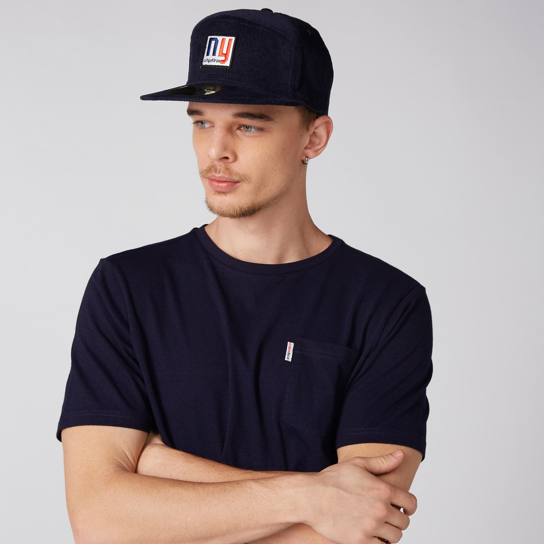 قبعة كاب مضلعة بزر إغلاق وتزيينات مطرزة-men-caps-image-2