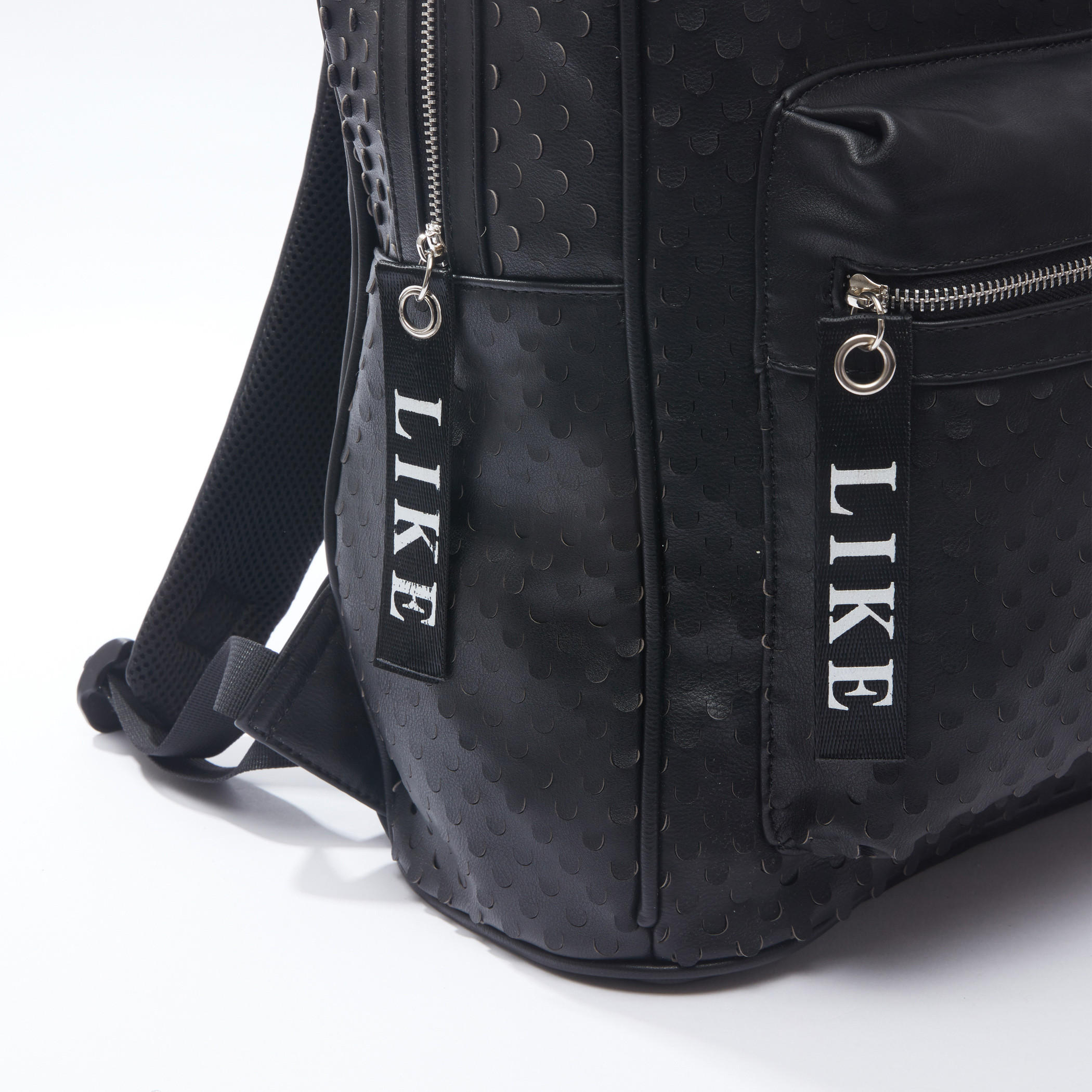 حقيبة ظهر بارزة الملمس بسحّاب إغلاق وحمّالات قابلة للتعديل-men-bags-image-2