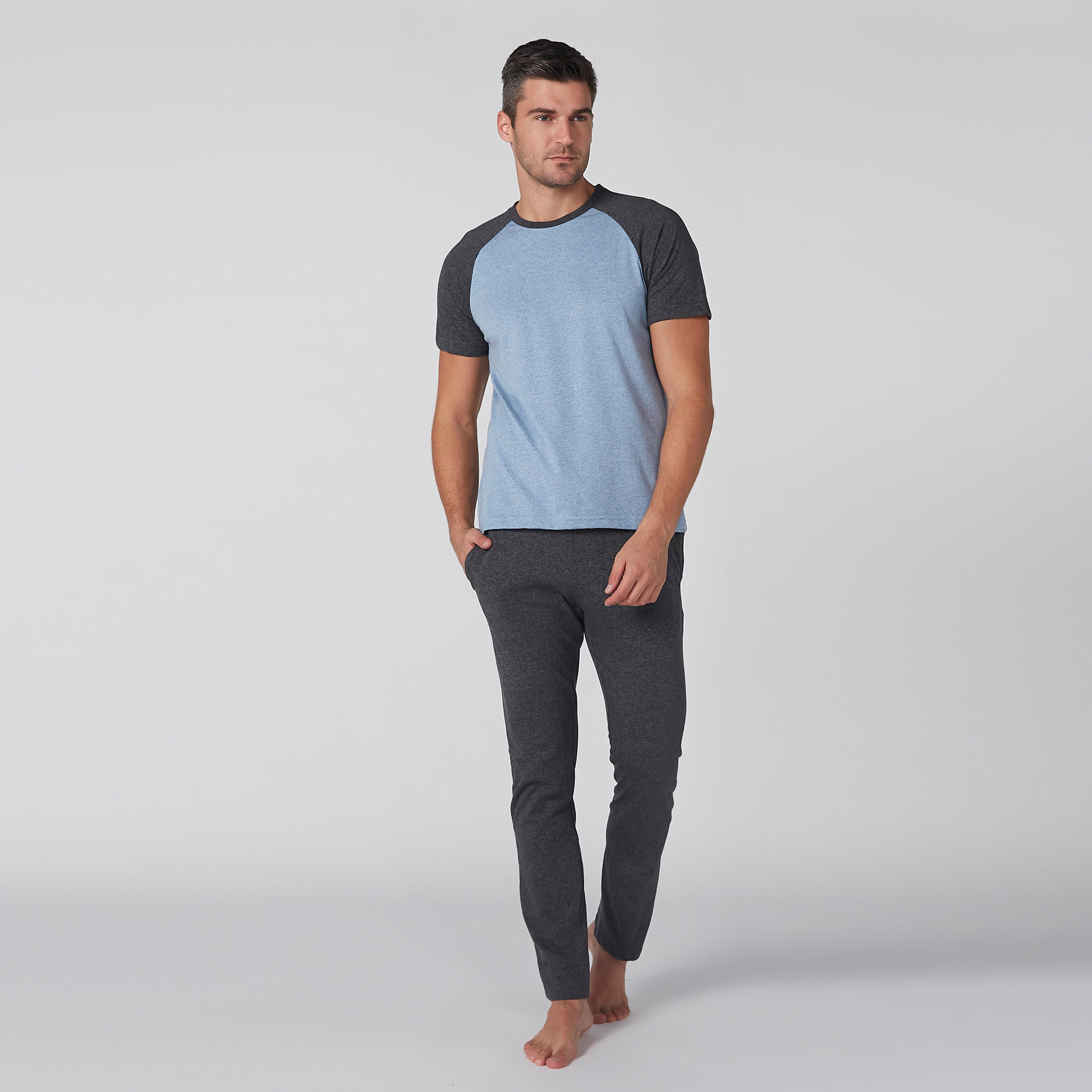 طقم تيشيرت بأكمام مغايرة وبنطال بيجاما-men-clothing-nightwear-sets-image-1