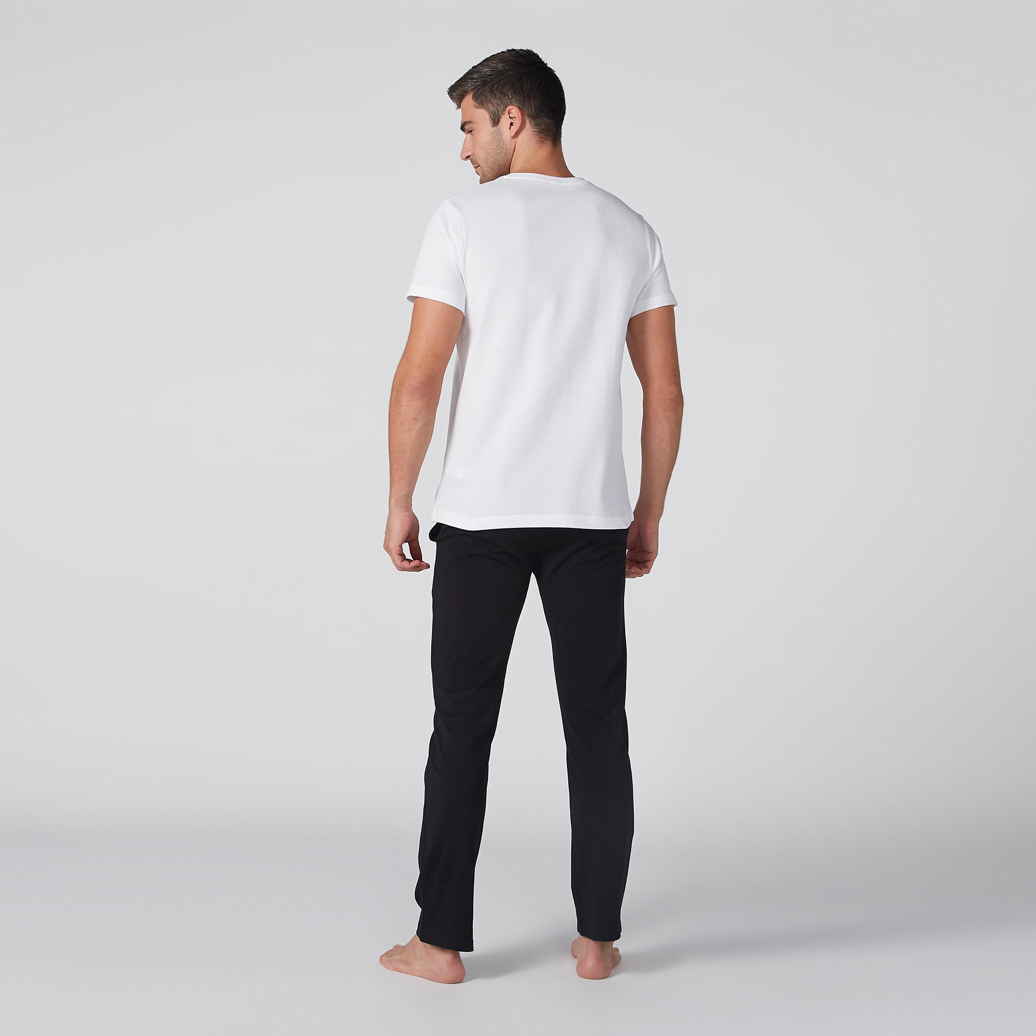 طقم تيشيرت بياقة مستديرة وبنطال بيجاما بجيوب-men-clothing-nightwear-sets-image-3