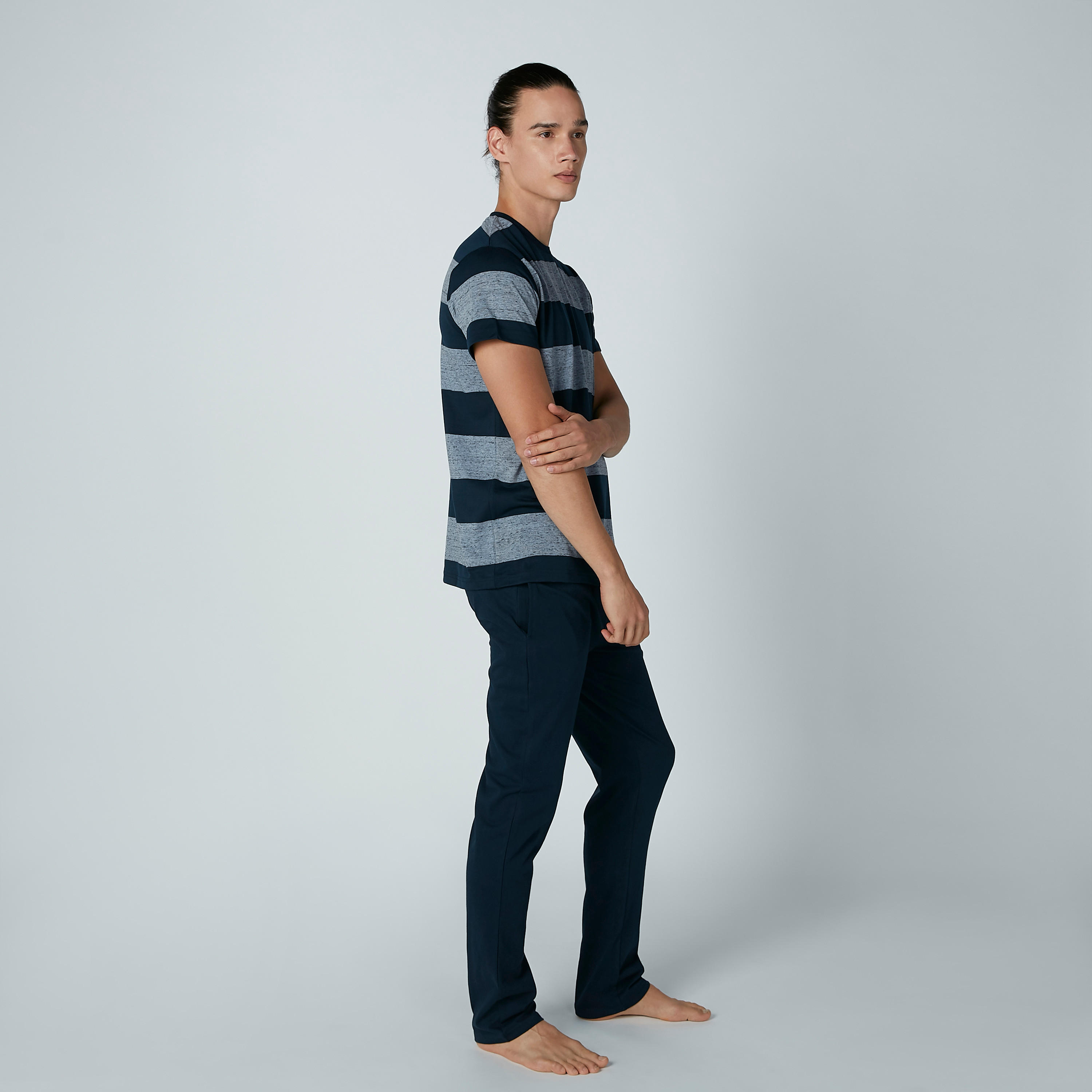طقم بنطال بيجاما وتيشيرت مقلّم بأكمام قصيرة-men-clothing-nightwear-sets-image-2