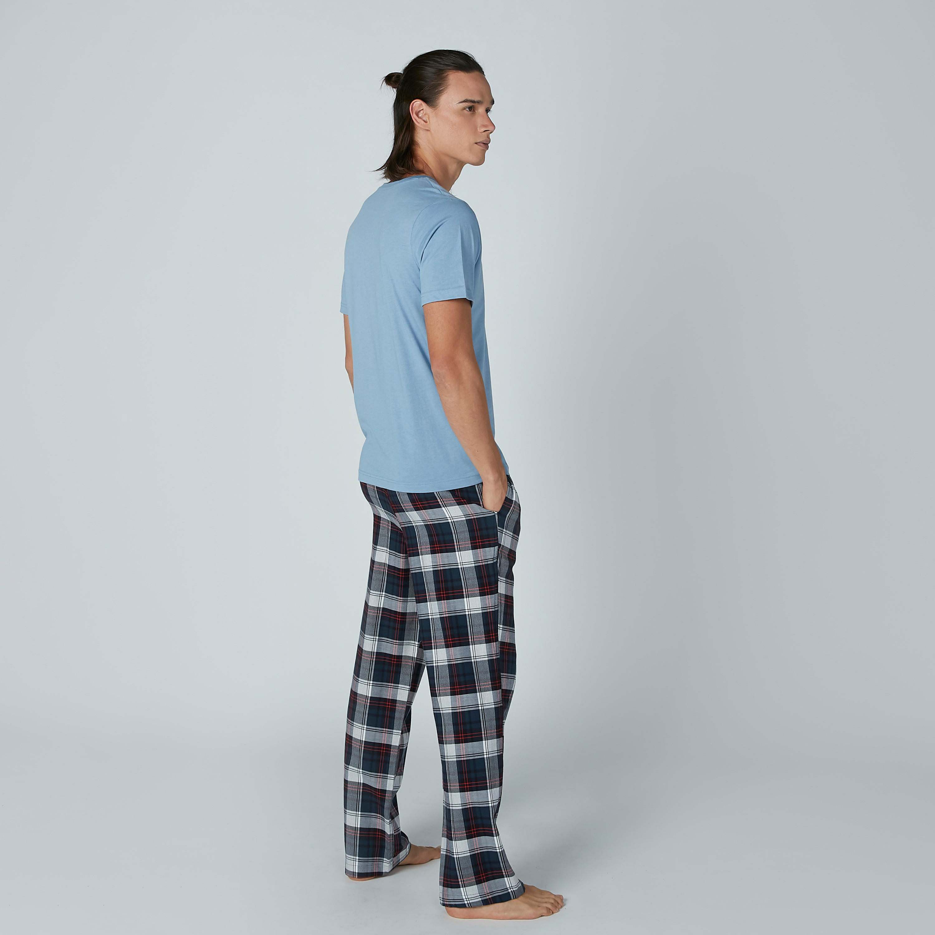 طقم بنطال بيجاما بجيوب وتيشيرت مقلّم بياقة مستديرة – طقم من قطعتين-men-clothing-nightwear-sets-image-3