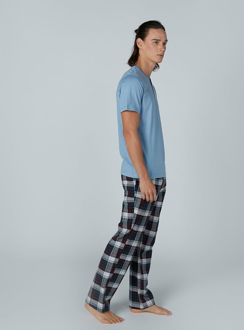 طقم بنطال بيجاما بجيوب وتيشيرت مقلّم بياقة مستديرة – طقم من قطعتين-men-clothing-nightwear-sets-image-4