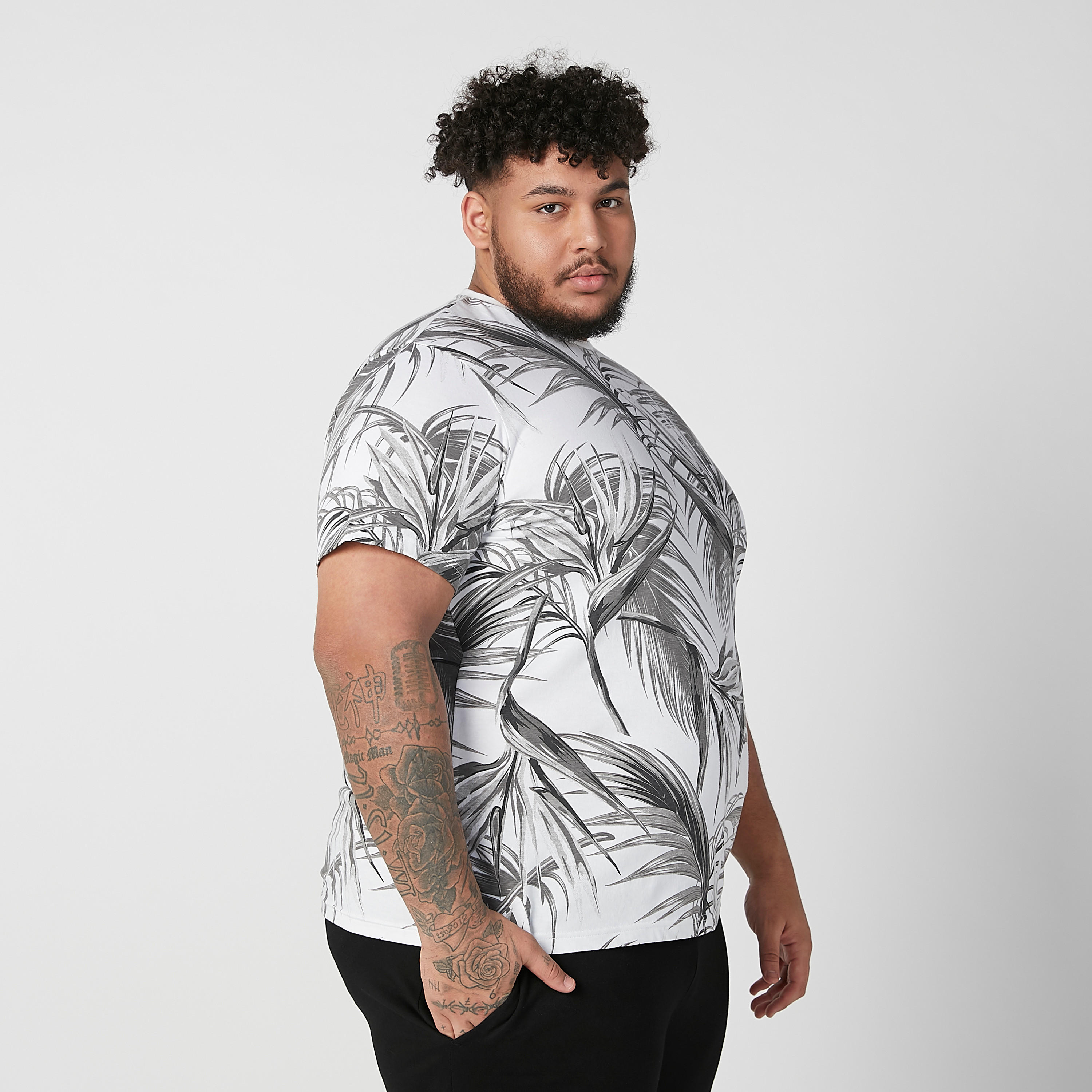 طقم بنطلون بيجاما سادة وتيشيرت بياقة مستديرة وطبعات-men-clothing-nightwear-sets-image-3