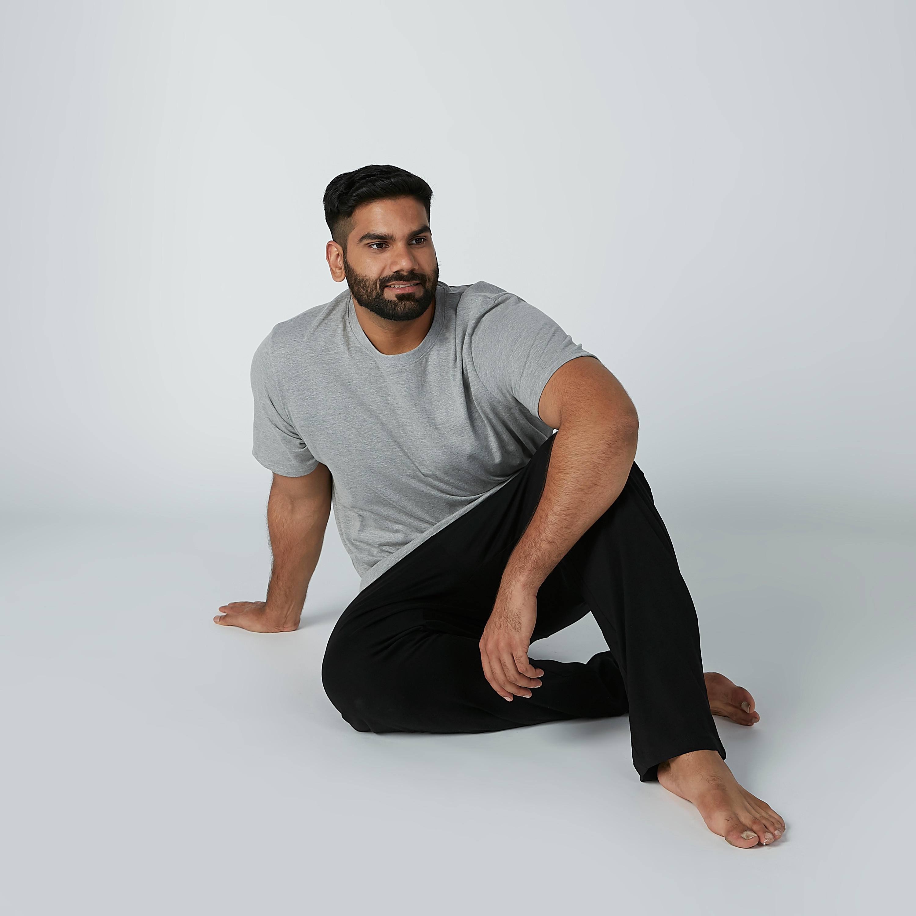 طقم بنطال بيجاما بجيوب وتيشيرت سادة-men-clothing-nightwear-sets-image-1