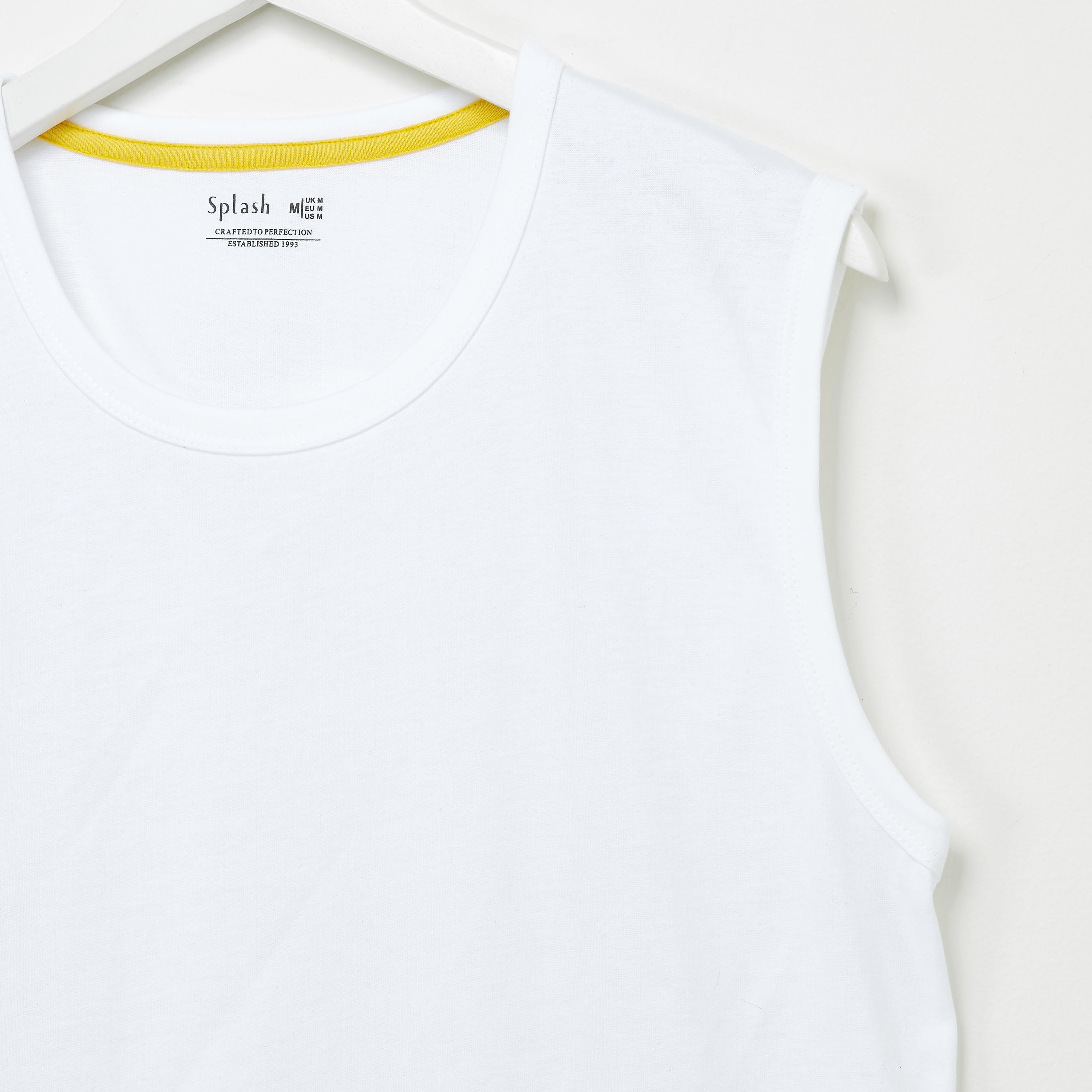 قميص بدون أكمام وبياقة مستديرة-men-clothing-tshirtsandpolos-vests-image-2