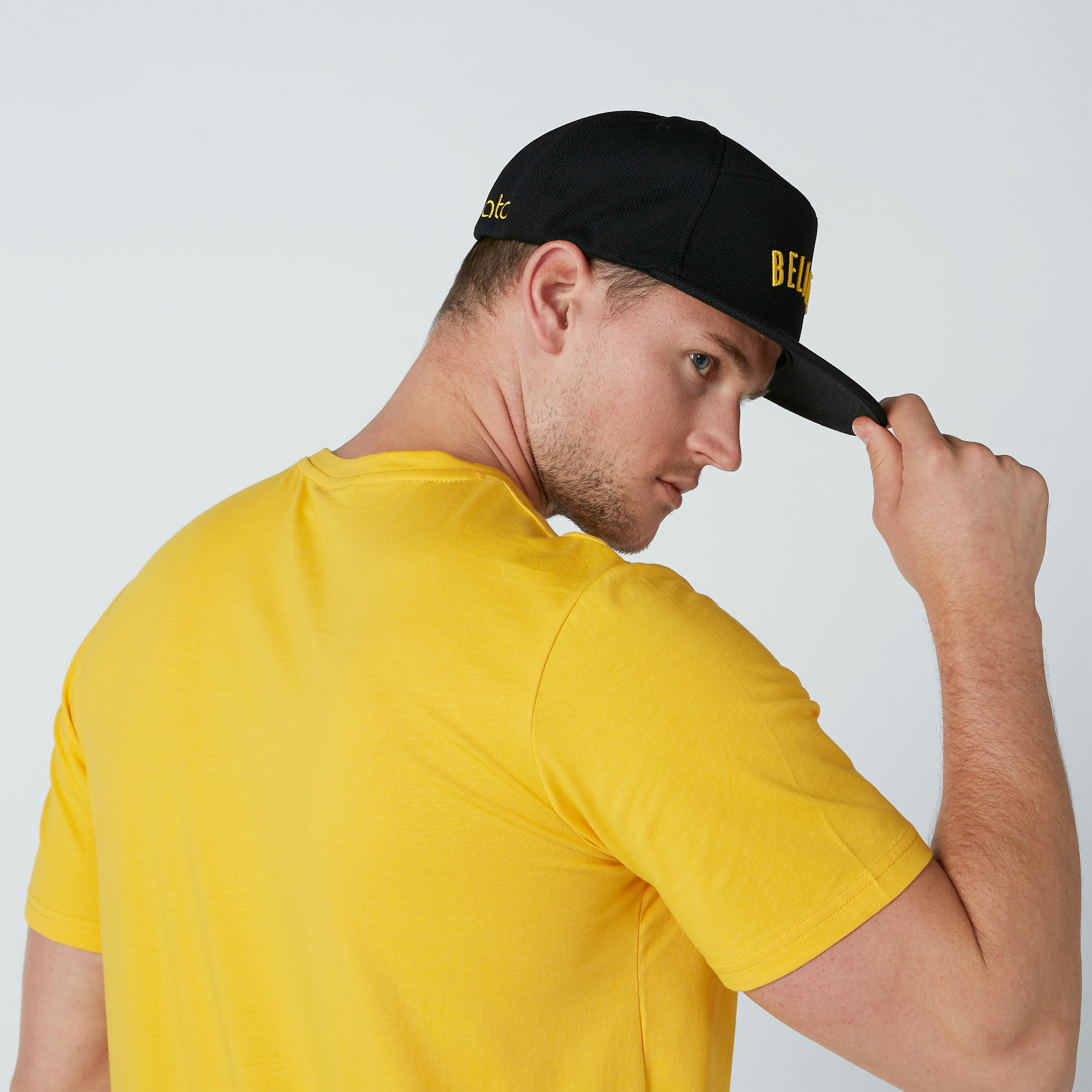قبعة كاب مطرزة بزر إغلاق وتزيينات-men-caps-image-2
