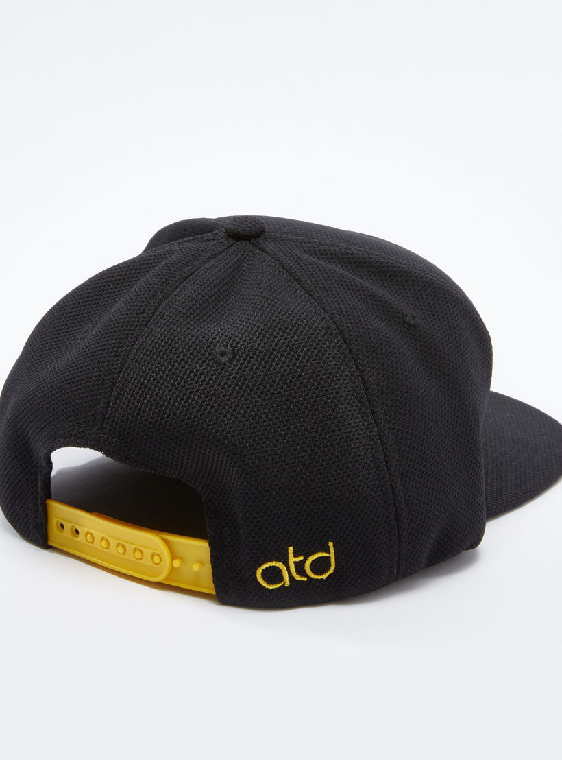 قبعة كاب مطرزة بزر إغلاق وتزيينات-men-caps-image-1