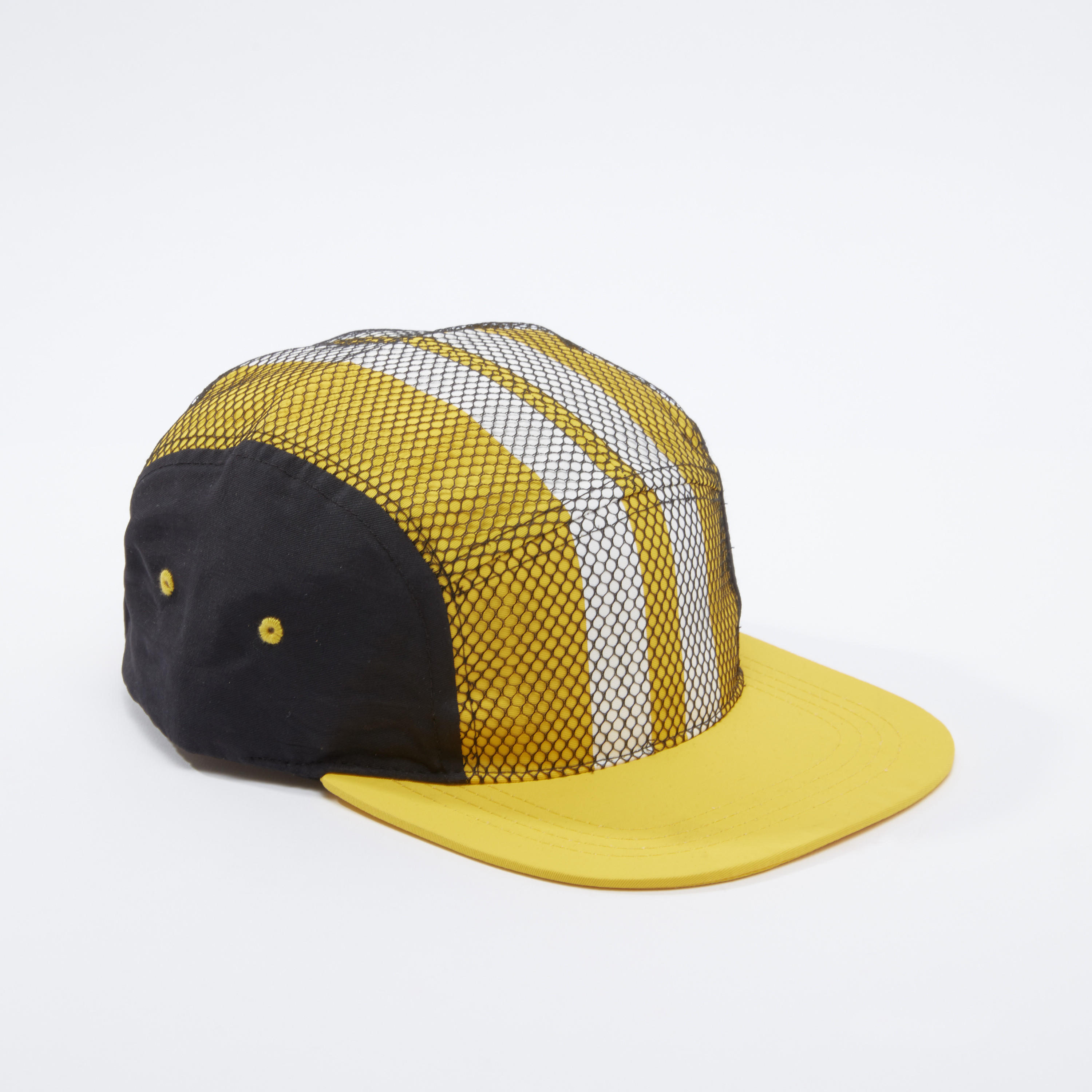 قبعة كاب مقلّمة بتفاصيل شبكية-men-caps-image-1